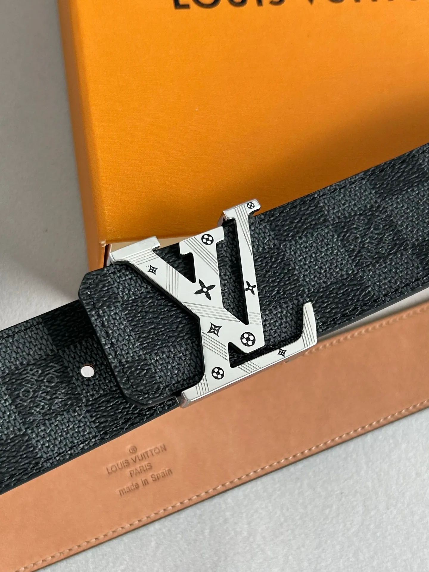 💰480💰Full package💰 💍Purchasing-grade LV classic style⚡️🌹4.0cm wide, with new high-quality steel buckles, a perfect match for business attire. Timeless classic, zero difference from the original product.