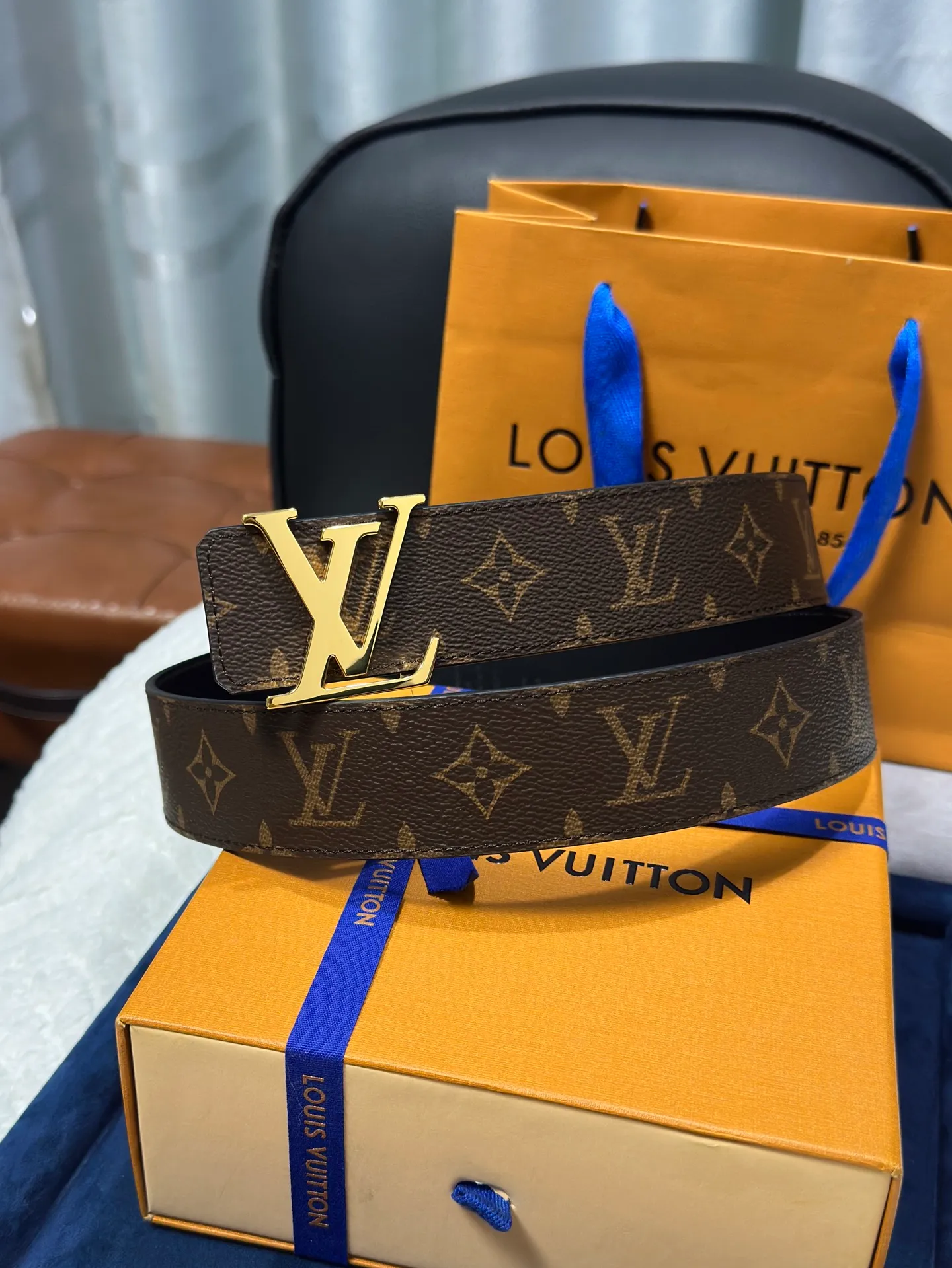 💰440💰Full set of packaging💰 💍purchase grade LV Louis Vuitton M09821 coffee old flower width 4.0cm high-quality LV hanging buckle