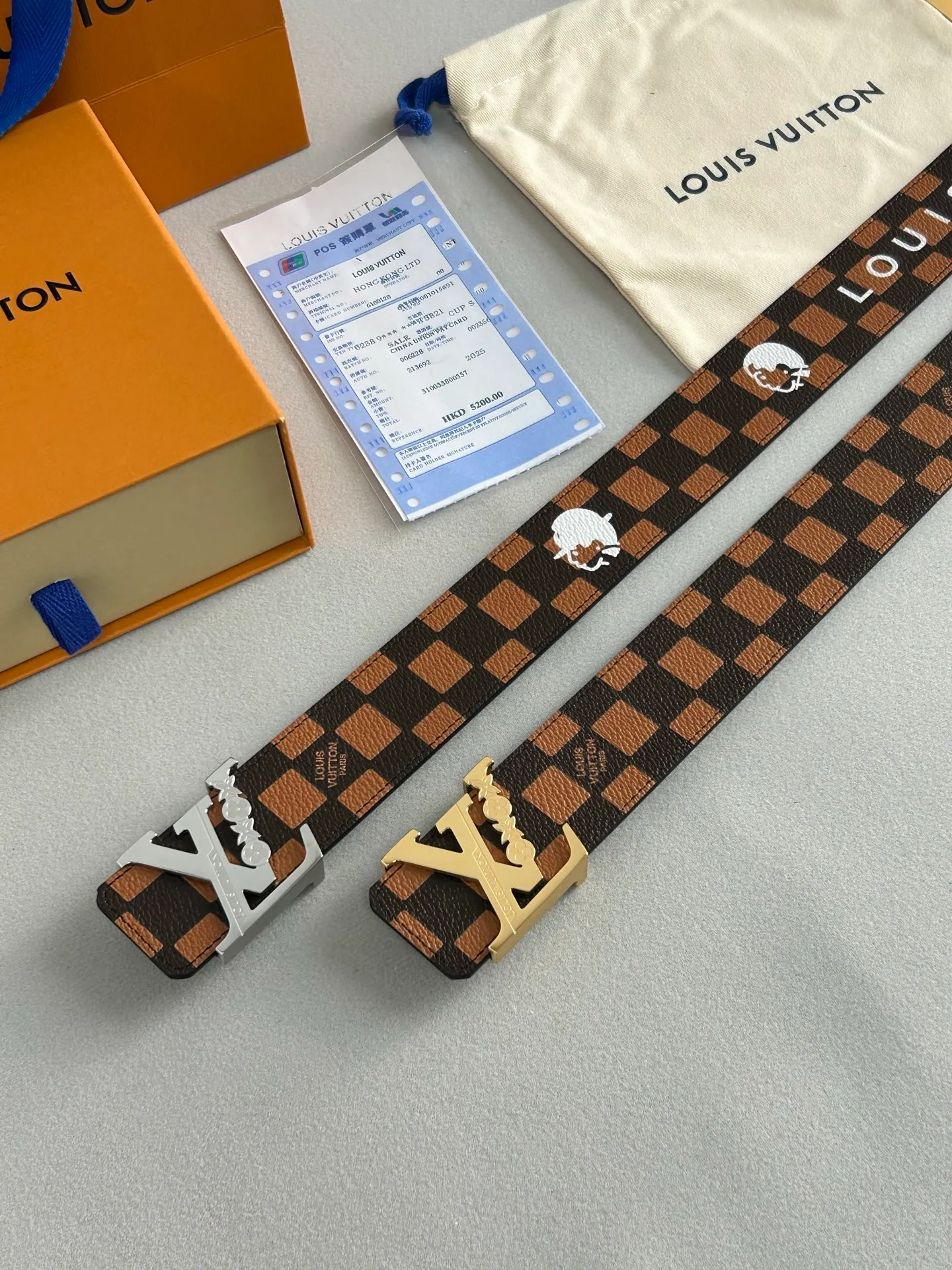 💰480💰Full set package💰 💍Purchase level LV new⚡️🌹Coffee check calfskin bottom belt, 40mm wide, with new high-quality steel buckle, perfect match for business clothing style. Timeless classic, zero difference from the original product.