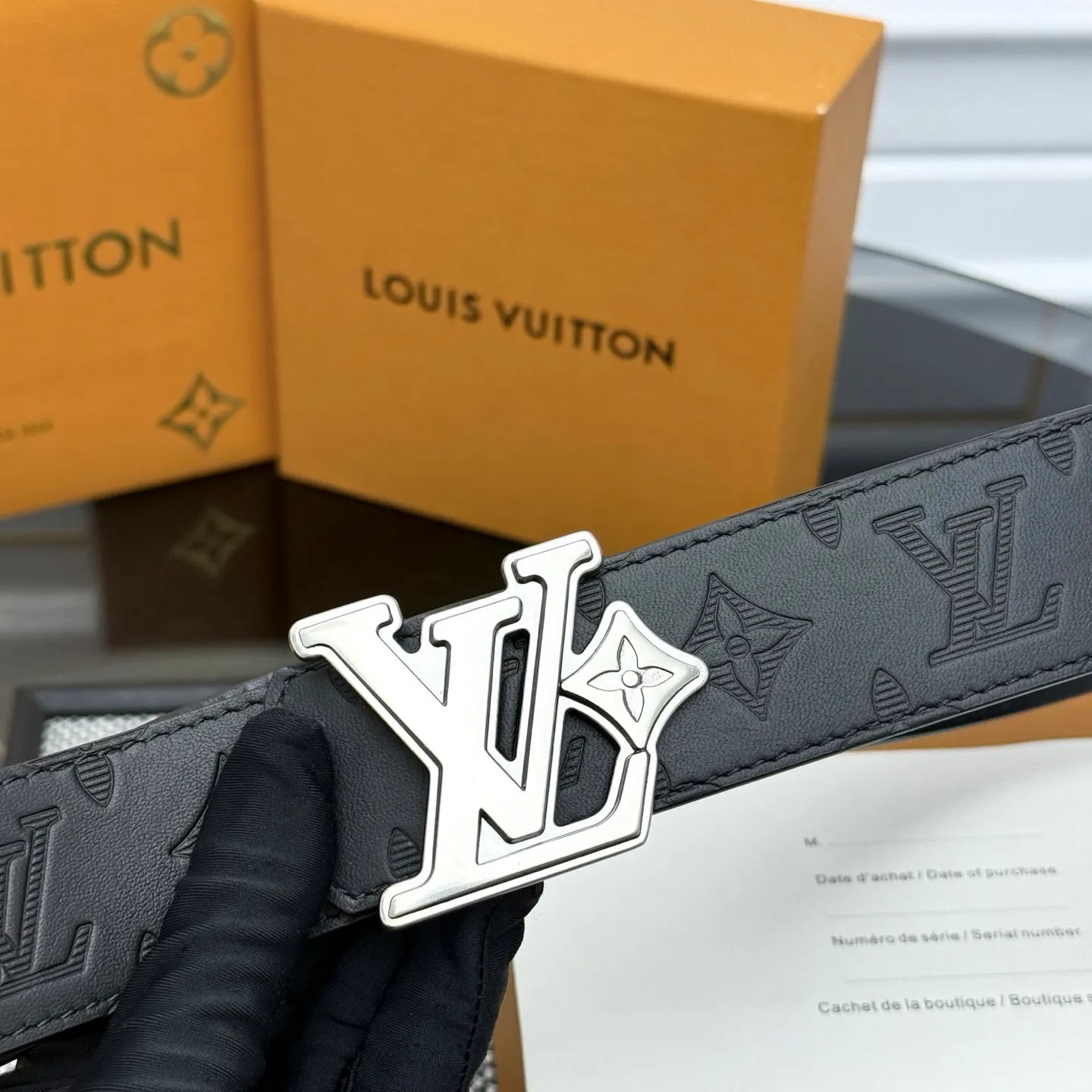 💰480💰Full package💰 💍Purchasing-grade LV⚡️🌹Dimension double-sided belt combines creative heritage with gorgeous street style, highlighting the fashion vision of creative director Pharrell Williams. Monogram canvas covers the outer layer, and the LV Dimension metal buckle shimmers with subtle luster, making it possible to express your personality in various occasions.