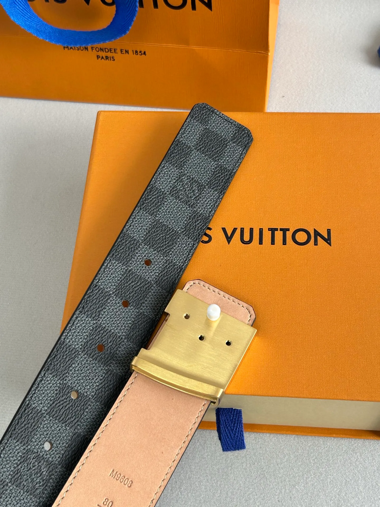 💰480💰Full package💰 💍Purchasing-grade LV classic style⚡️🌹4.0cm wide, with new high-quality steel buckles, a perfect match for business attire. Timeless classic, zero difference from the original product.