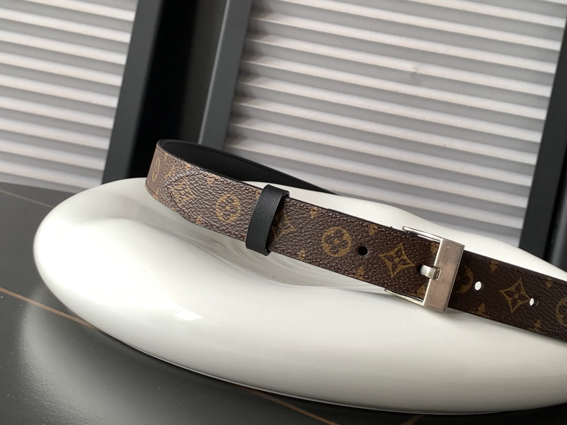 💰460💰Full set of packaging💰 💍Purchasing-grade LV⚡️🌹Treasure mold opening and customization🔨2025 counter new model. LV women's belt optional 3.0cm width latest two-color effect hardware, authentic and specially used for real-life shooting🎬
