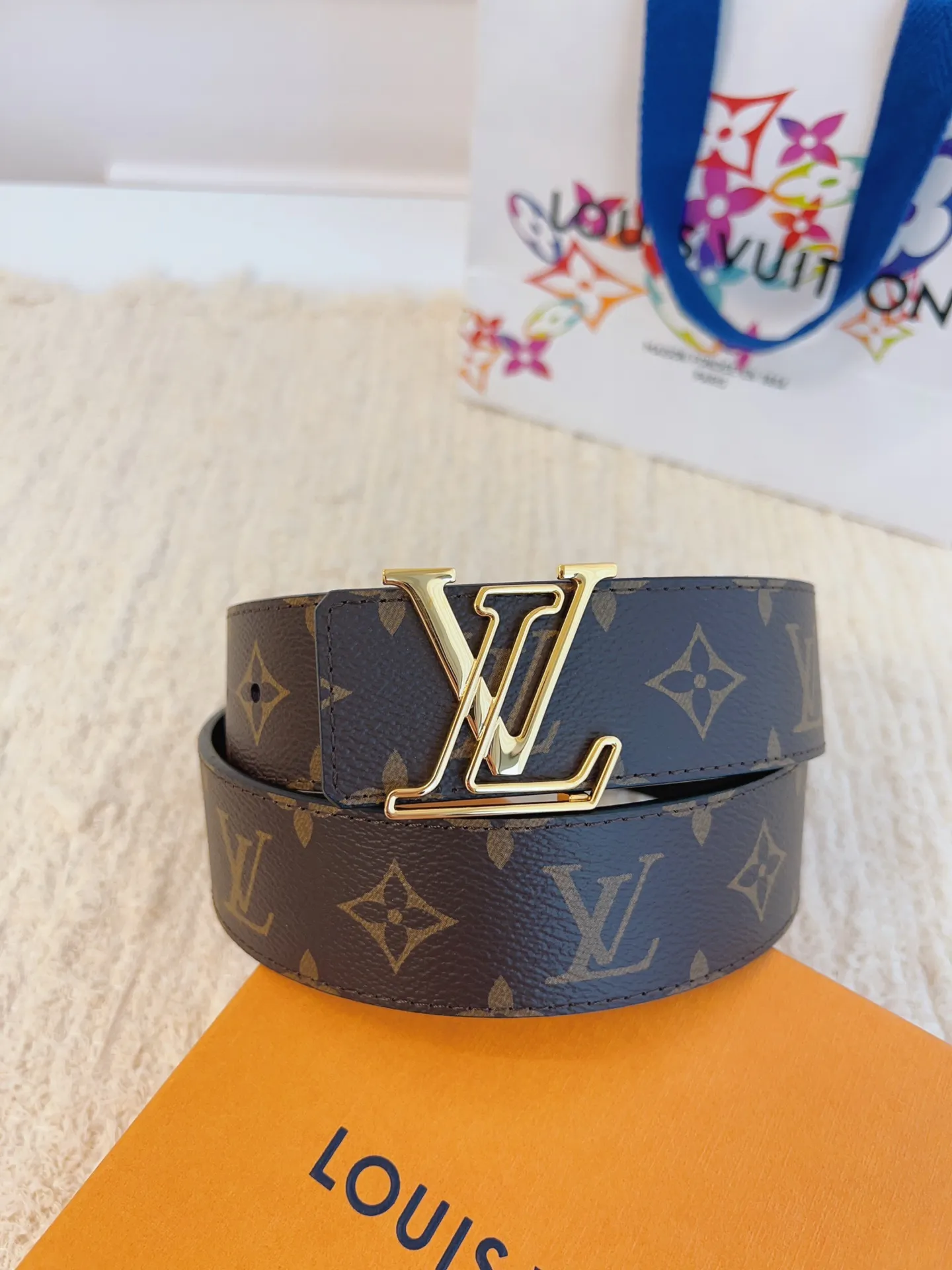 💰480💰Authentic packaging💰 💍Purchase level LV new~⚡️Lvjia France🇫🇷Original leather material⚡️Size 4.0cm⚡️Imported hardware The hardware in the furnace is not what you see in the market iT water-adjusted hardware