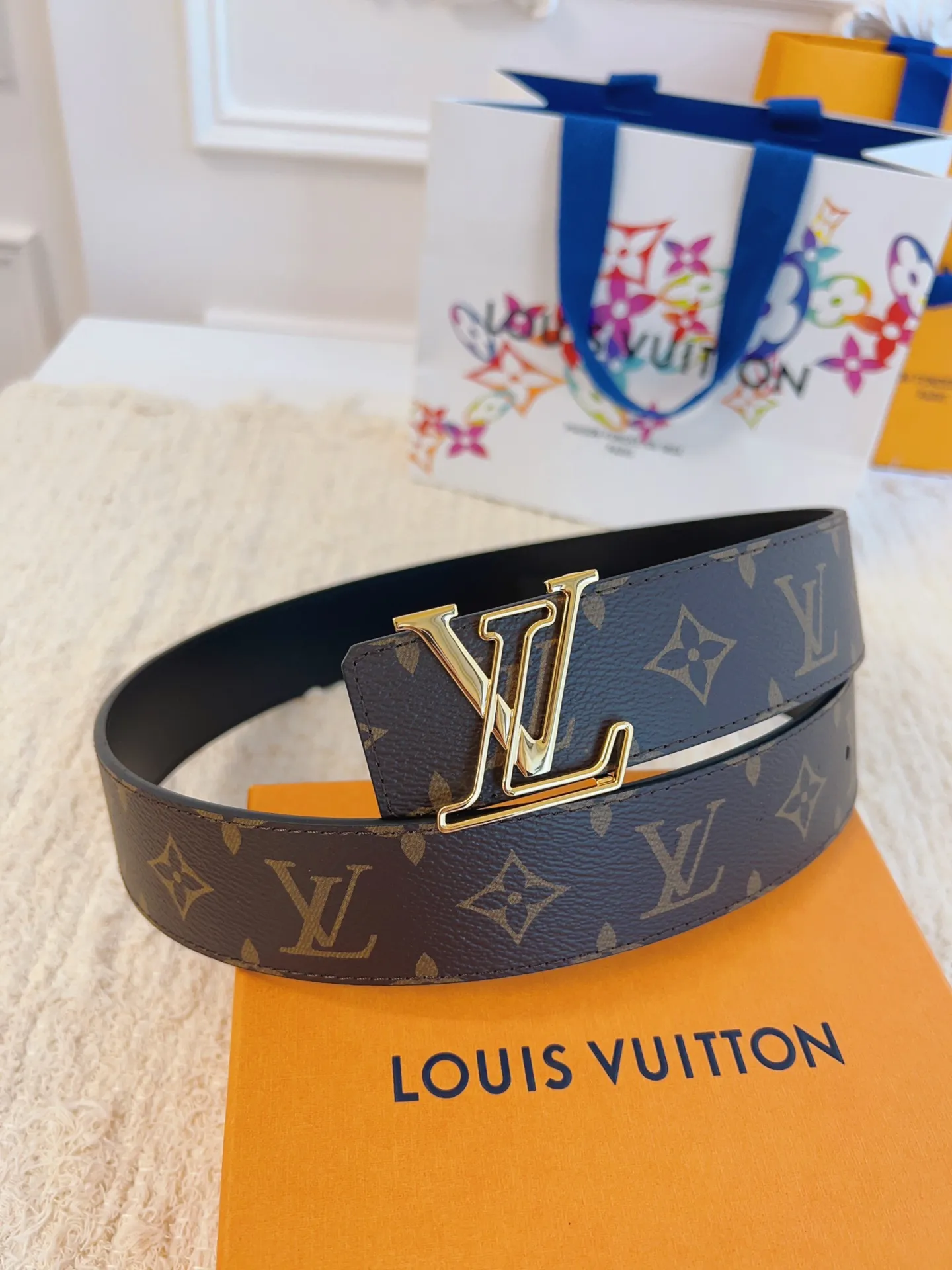 💰480💰Authentic packaging💰 💍Purchase level LV new~⚡️Lvjia France🇫🇷Original leather material⚡️Size 4.0cm⚡️Imported hardware The hardware in the furnace is not what you see in the market iT water-adjusted hardware