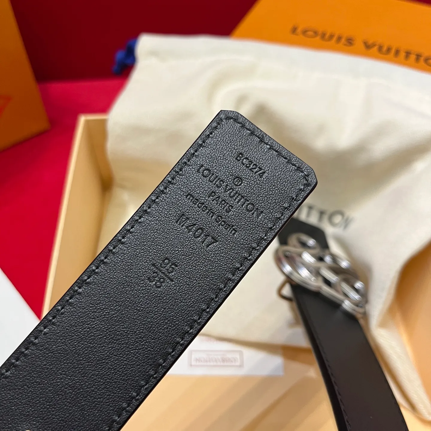 💰560💰Full package💰 💍Purchasing-grade LV⚡️🌹Simple but high-end fashionable✨❗️Donkey brand men’s belt⚡️🌹Width 3.5cm, imported calfskin on both sides, usable on both sides, brand new intricately intertwined exquisite buckles, this is the right choice for those who don’t like exaggerated big logos⚡️🌹