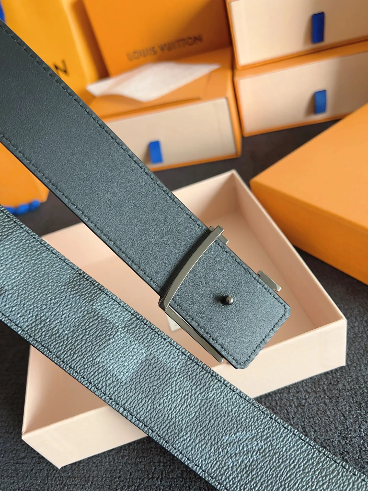 💰480💰Full package💰 💍Purchase level Lv new~🤩Lvjia France🇫🇷Original leather 🇮🇹Imported original calfskin bottom Size 4.0cm Premium hardware Imported furnace hardware
