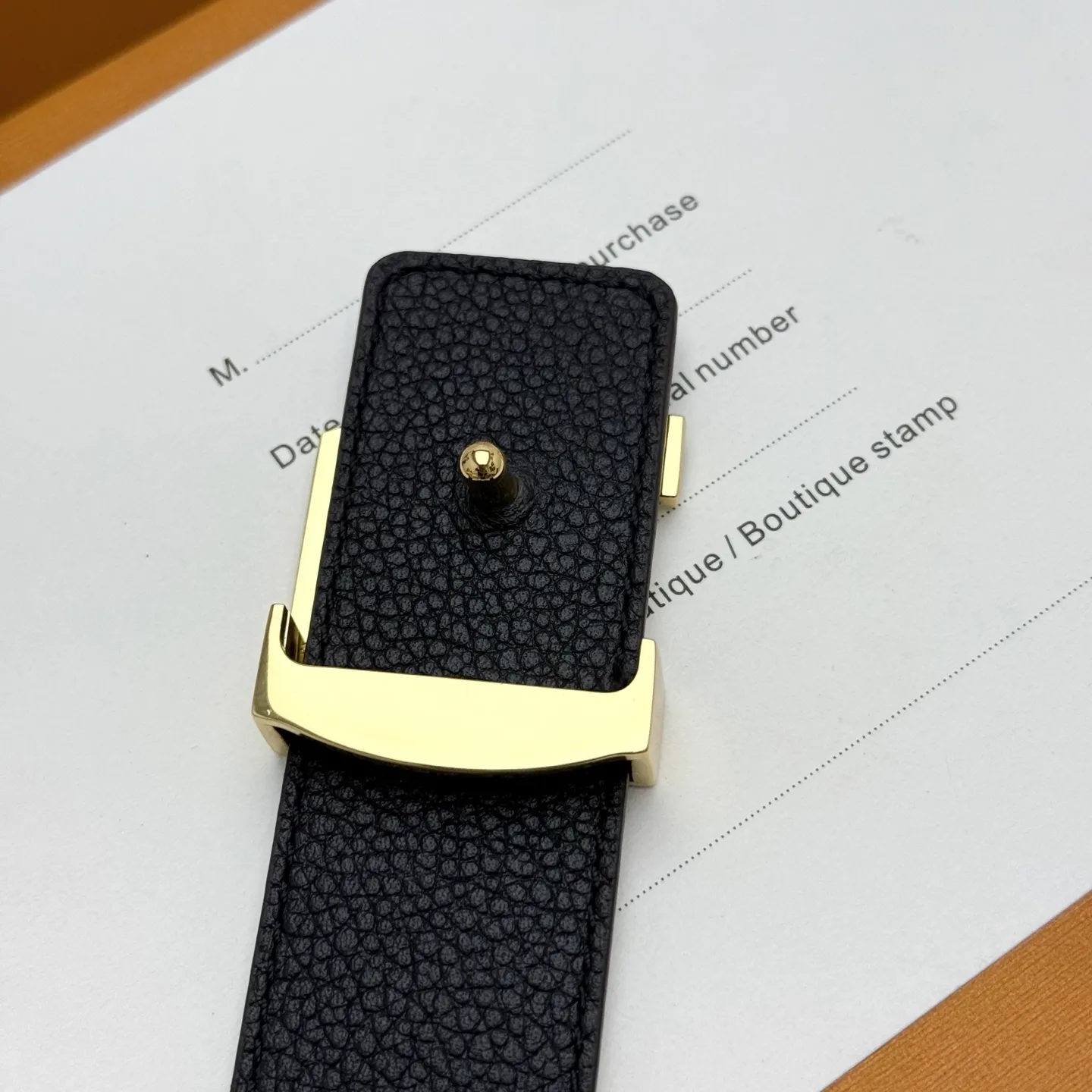💰440💰Full package💰 💍Purchase level This style of LV Initiales⚡️Double-sided belt achieves two styles with a classic appearance⚡️Monogram canvas conveys leisure and comfort⚡️Grained cow leather reveals elegant style, matched with LV Initiales buckle⚡️Width 3.0cm