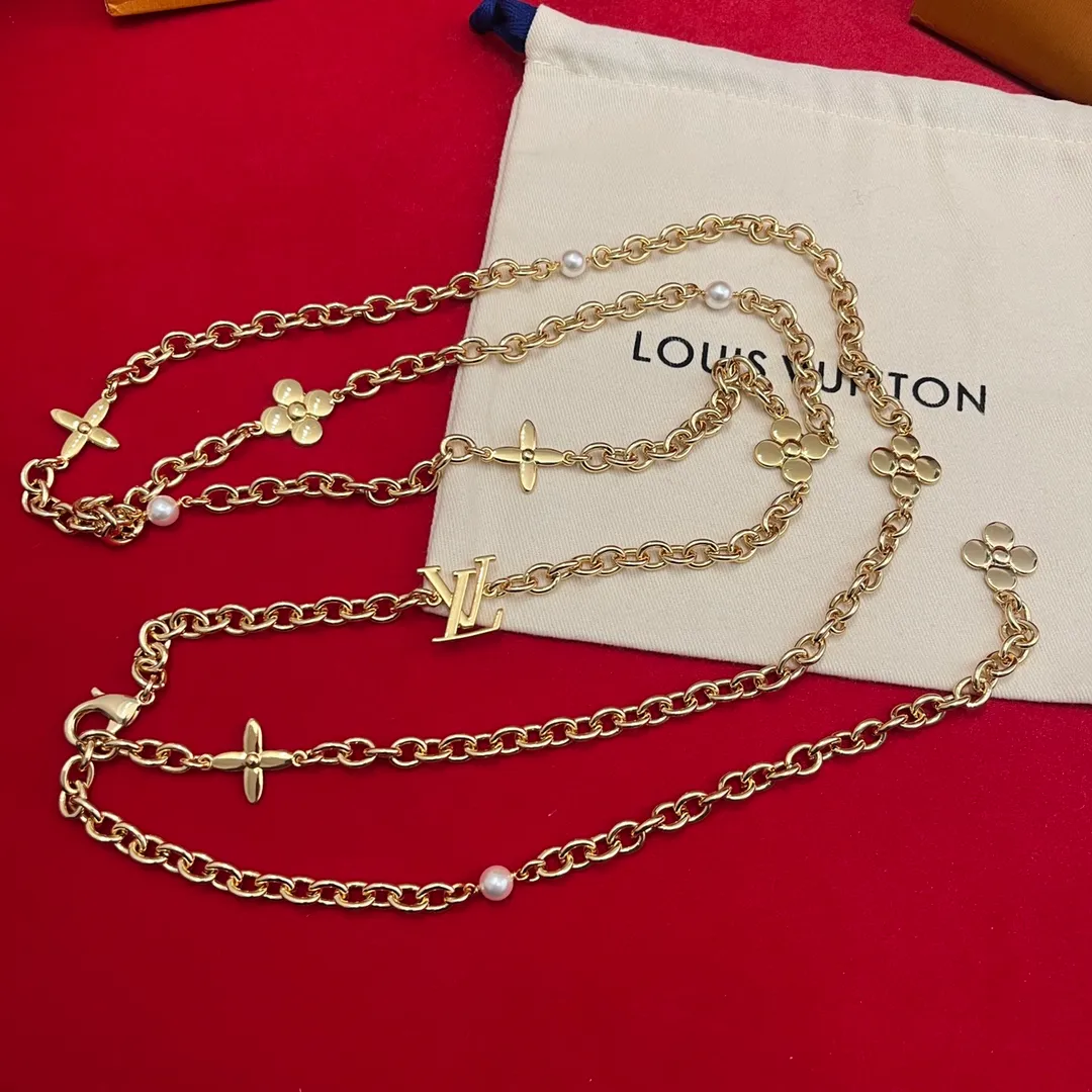 💰520💰Full package💰 💍Purchase level Lv✨Lvjia waist chain💎👗Super fairy The fine waist chain is decorated with a series of floral patterns and large letter logo hardware, and is embellished with pearls⚡️🌹Length🉑adjustable Whether worn with skirts or pants, it is definitely your best choice