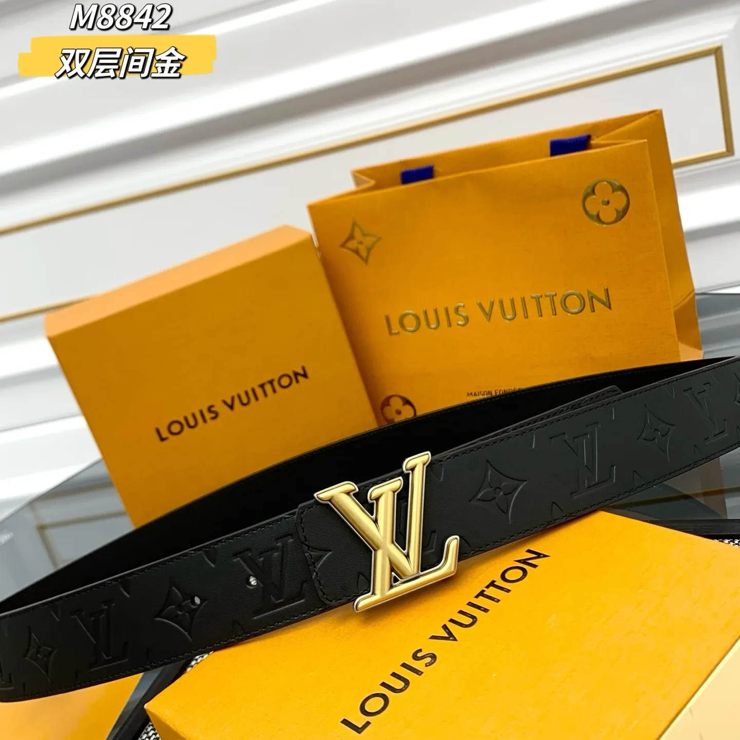 💰480💰Full package💰 💍Purchasing-grade M8842 LV Dimension double-sided waist is made of deep leather with Monogram pattern embossed on it. When flipped over, the delicate and smooth side will appear, revealing a calm charm in elegance. The eye-catching LV letter buckle is outlined in gradient tones, giving the classic design a trendy twist. Width 4.0cm