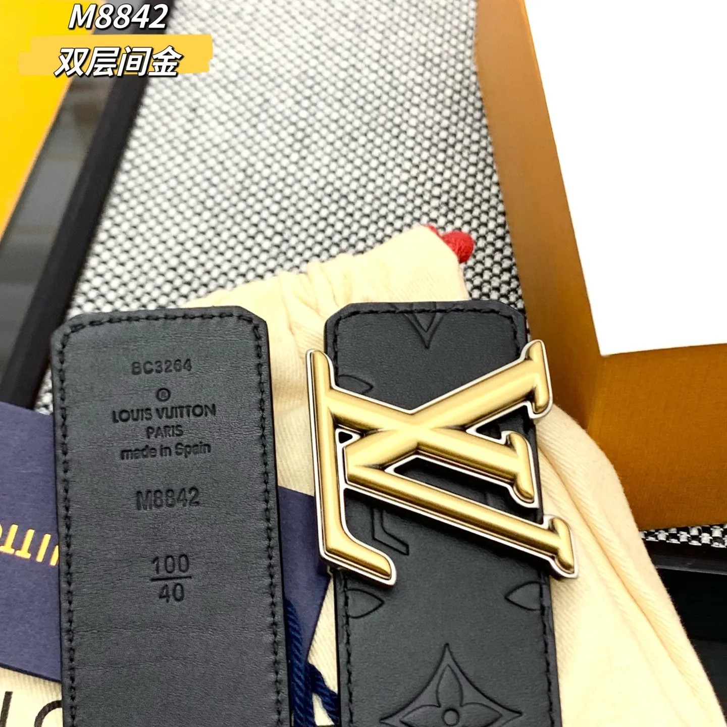 💰480💰Full package💰 💍Purchasing-grade M8842 LV Dimension double-sided waist is made of deep leather with Monogram pattern embossed on it. When flipped over, the delicate and smooth side will appear, revealing a calm charm in elegance. The eye-catching LV letter buckle is outlined in gradient tones, giving the classic design a trendy twist. Width 4.0cm