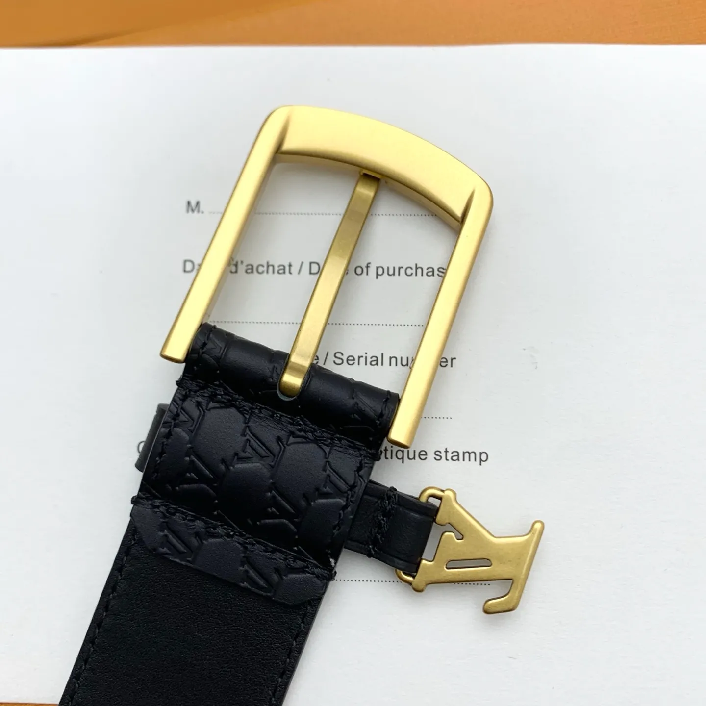 💰520💰Full package💰 💍Purchasing-grade LV Everyday Pin⚡️🌹The belt is made of smooth leather with a Louis Vuitton inscribed brass buckle⚡️🌹The exquisite LV Initiales decoration is suspended under the drawstring loop. Eye-catching stitching brings visual focus⚡️🌹Easily upgrade to formal or casual looks⚡️🌹Width 3.5cm