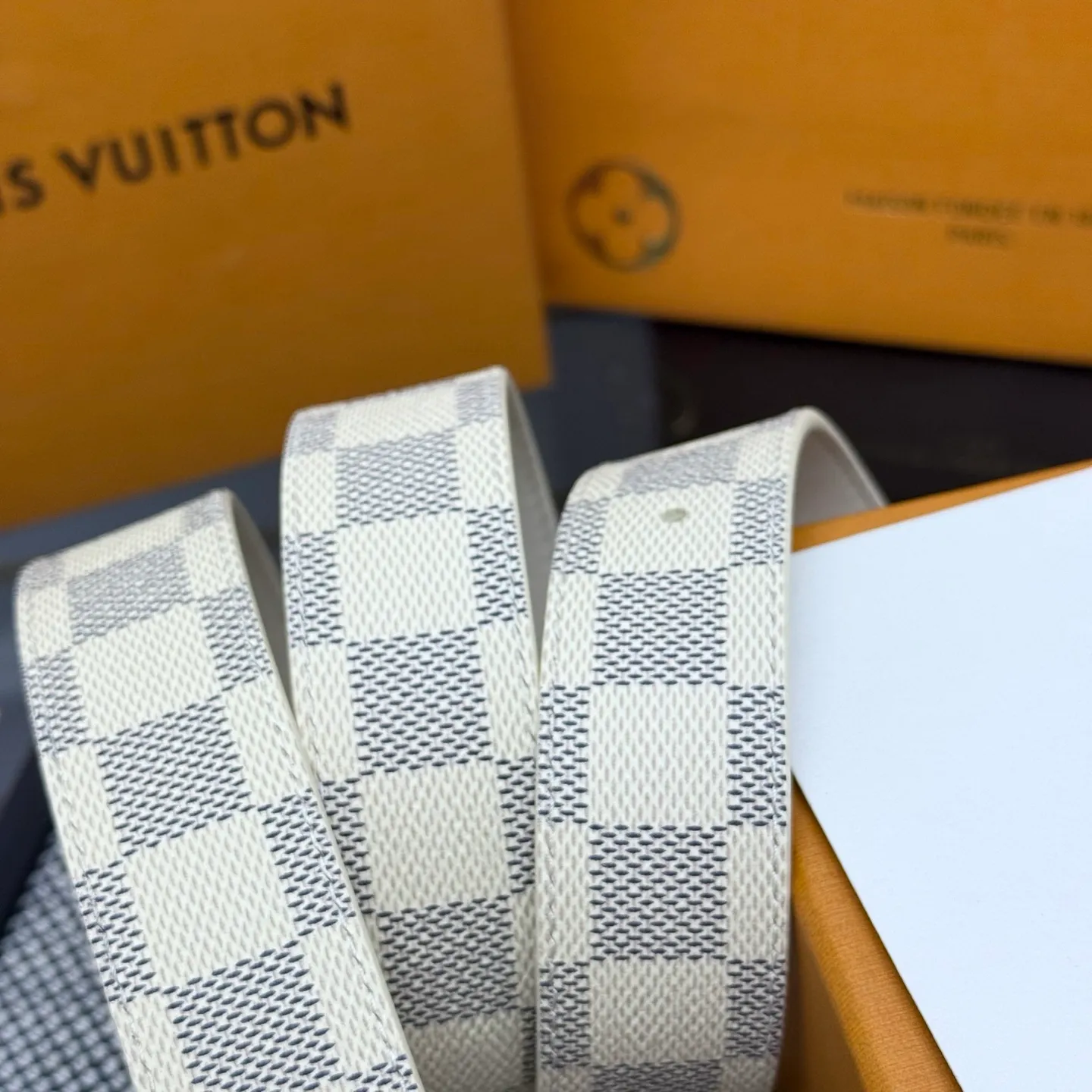 💰440💰Full package💰 💍Purchase level This style of LV Initiales⚡️Double-sided belt achieves two styles with a classic appearance⚡️Monogram canvas conveys leisure and comfort⚡️Grained cow leather reveals elegant style, matched with LV Initiales buckle⚡️Width 3.0cm