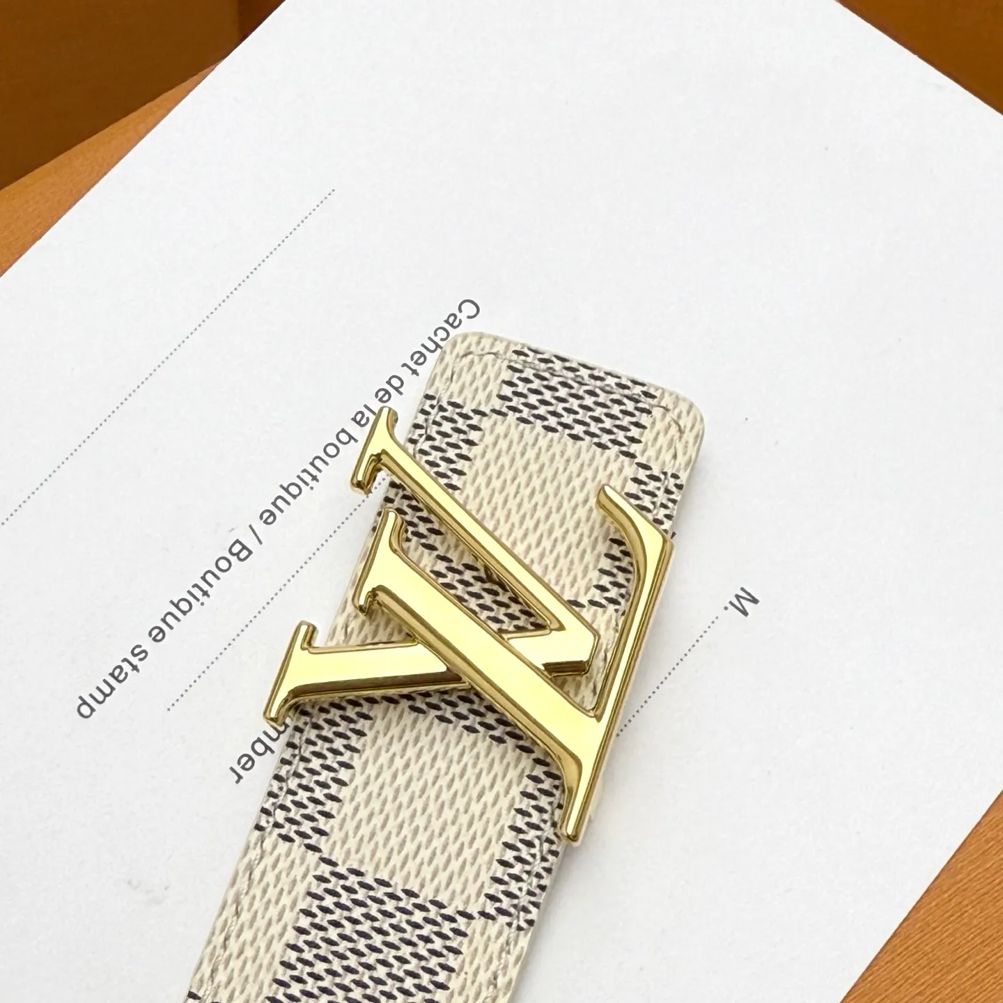 💰440💰Full package💰 💍Purchase level This style of LV Initiales⚡️Double-sided belt achieves two styles with a classic appearance⚡️Monogram canvas conveys leisure and comfort⚡️Grained cow leather reveals elegant style, matched with LV Initiales buckle⚡️Width 3.0cm