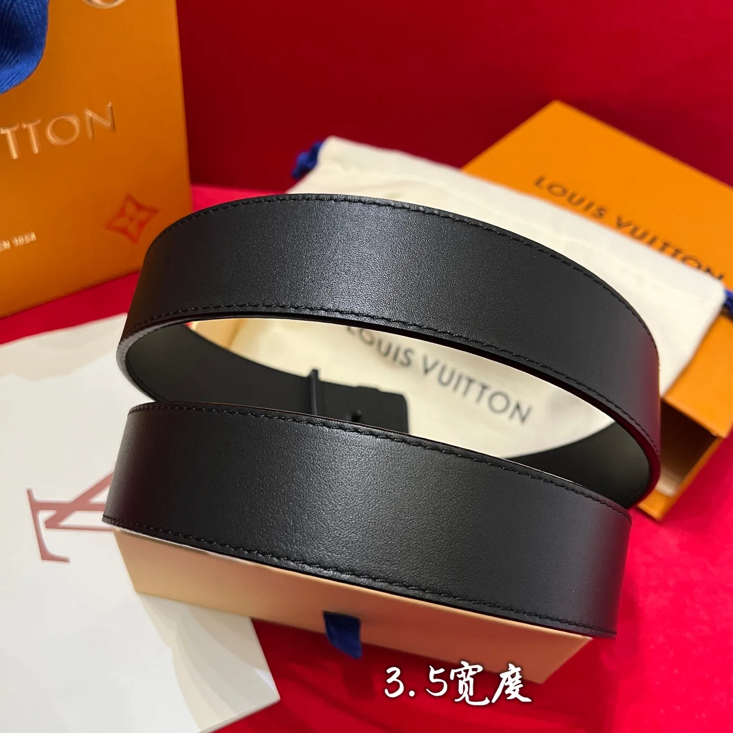 💰560💰Full package💰 💍Purchasing-grade LV⚡️🌹Simple but high-end fashionable✨❗️Donkey brand men’s belt⚡️🌹Width 3.5cm, imported calfskin on both sides, usable on both sides, brand new intricately intertwined exquisite buckles, this is the right choice for those who don’t like exaggerated big logos⚡️🌹