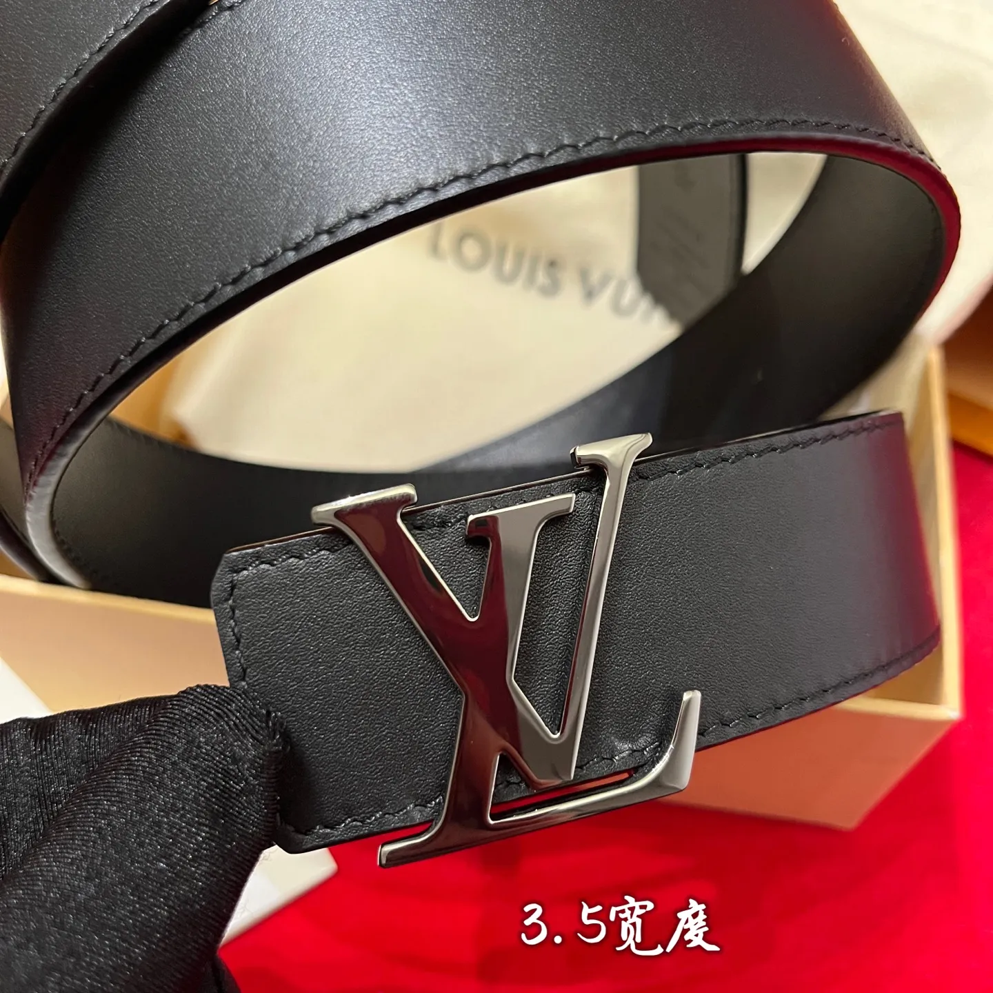 💰560💰Full package💰 💍Purchasing-grade LV⚡️🌹Simple but high-end fashionable✨❗️Donkey brand men’s belt⚡️🌹Width 3.5cm, imported calfskin on both sides, usable on both sides, brand new intricately intertwined exquisite buckles, this is the right choice for those who don’t like exaggerated big logos⚡️🌹