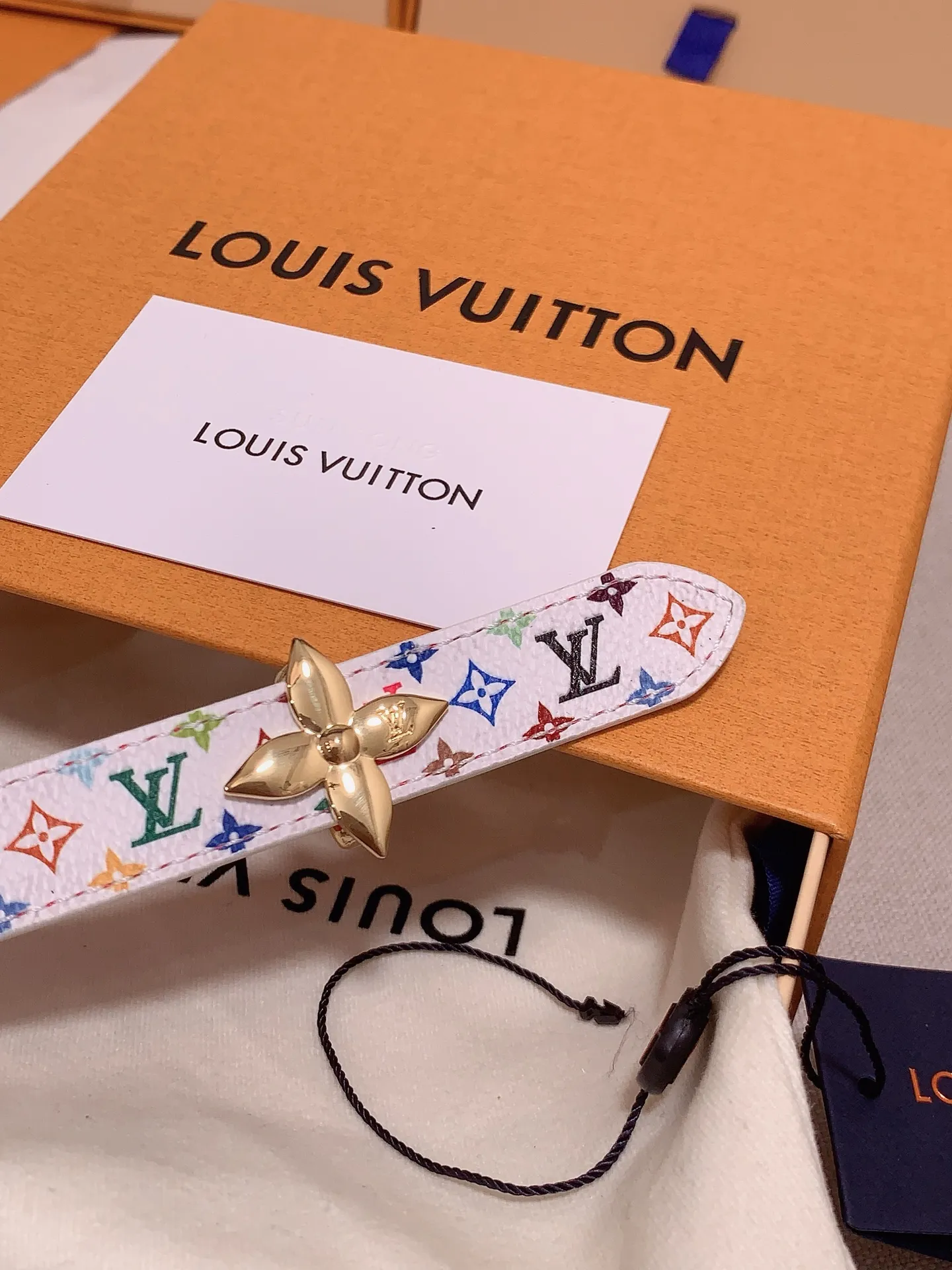 💰460💰Full package💰 💍Purchasing-grade Louis vuitton⚡️🌹Width: 1.5cm l v Takashi Murakami co-branded belt. Practical and exquisite ⚡️🌹Exquisite and beautiful 1.5mm women's belt⚡️🌹With a flower-shaped enamel effect letter buckle, the upper body effect is great.