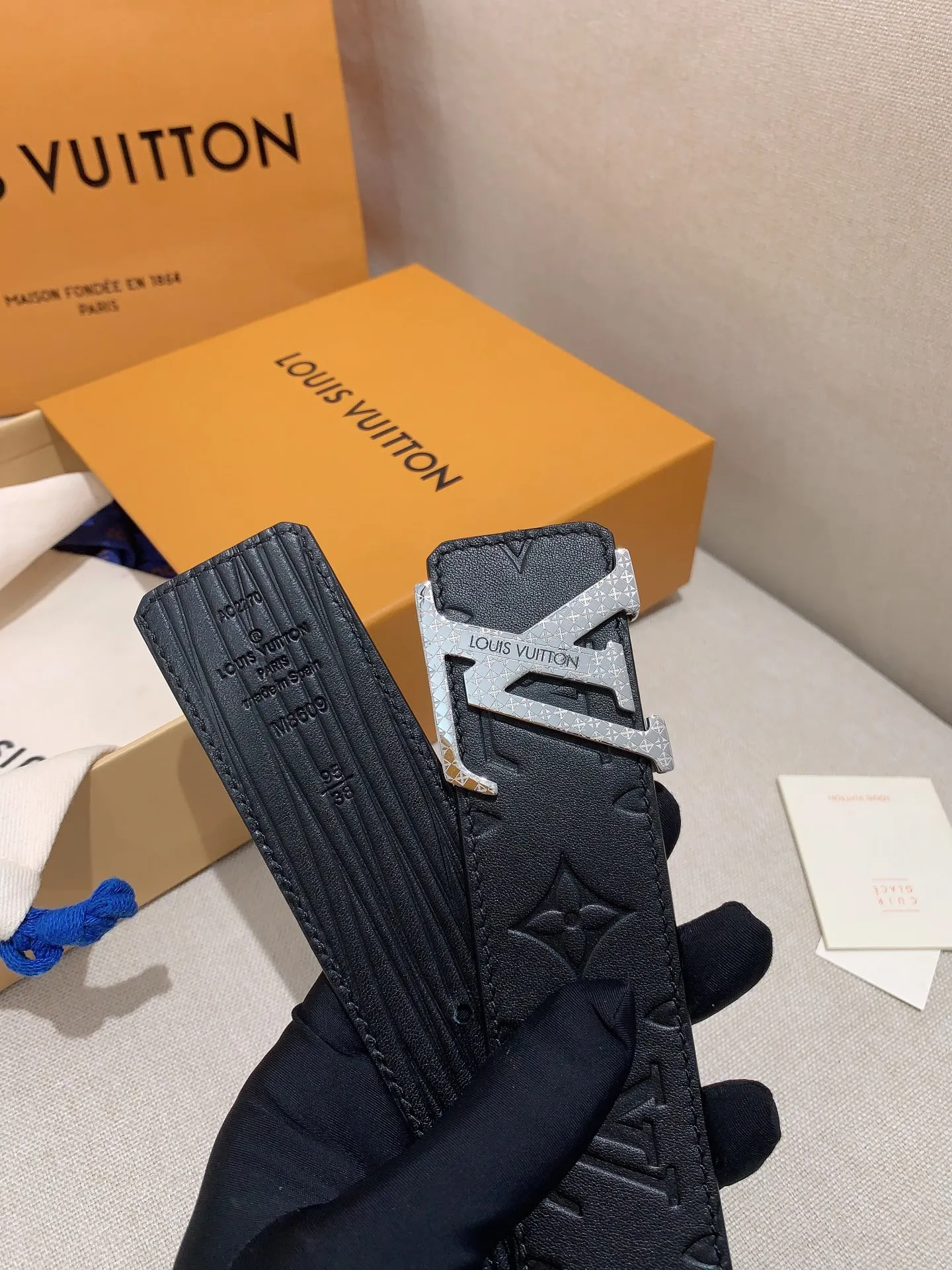 💰480💰Full package💰 💍Purchase level Men's LV Louis Vuitton belt Men's classic cowhide belt with 316 stainless steel Pin buckle with engraved letters Lv buckle Width: 4.0cm