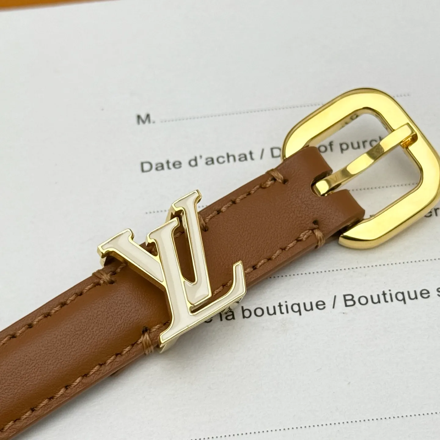 💰480💰Full package💰 💍Purchase level 1.5cm⚡️🌹LV Darling belt is made of smooth leather and Monogram canvas lining, with a marquise-shaped end to highlight the feminine style⚡️🌹The pin buckle exudes a chic atmosphere, and the glossy enamel is the finishing touch Mini LV The drawstring circle injects elegance into the brand’s classic elements⚡️🌹