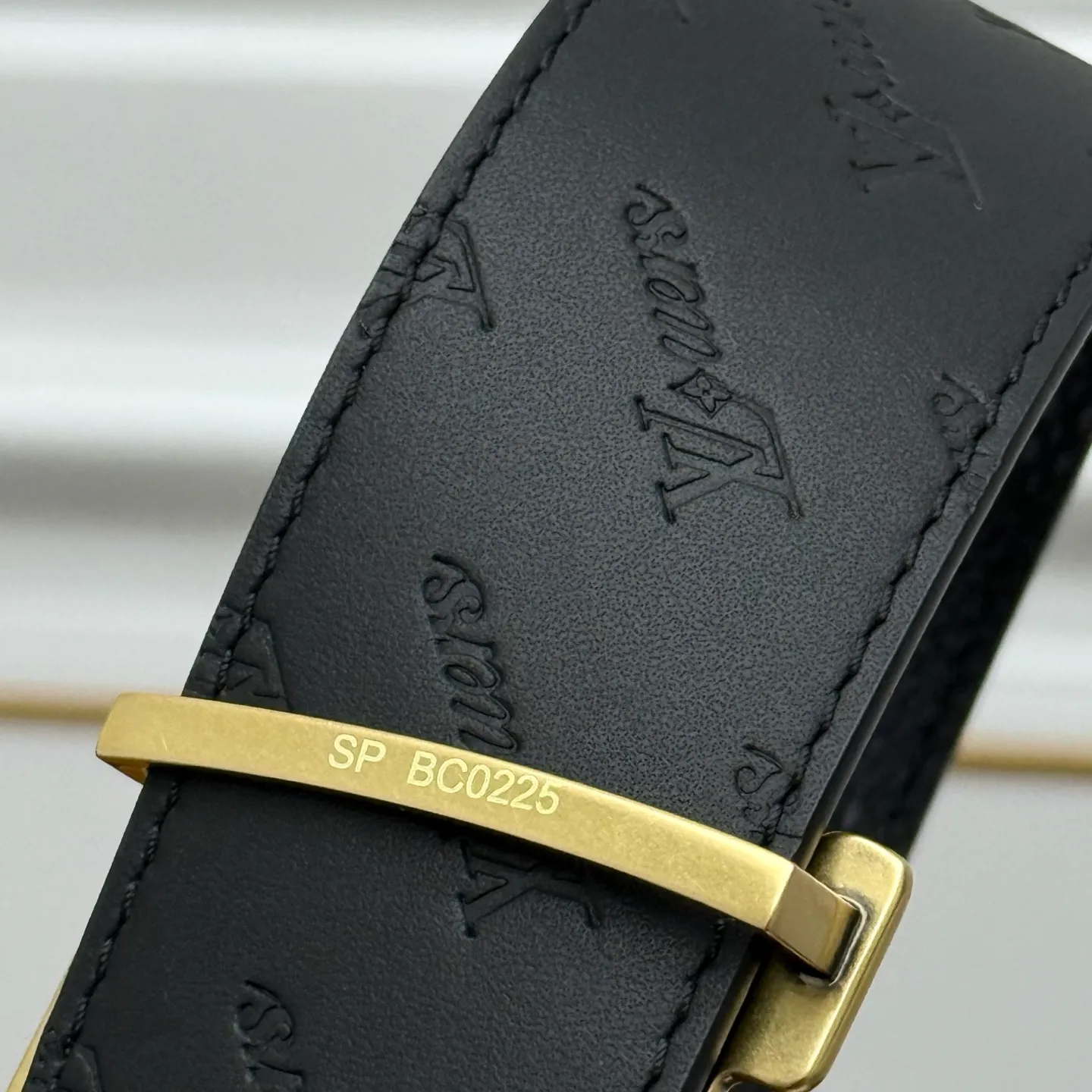 💰480💰Full package💰 💍Purchasing-grade LV⚡️🌹Dimension double-sided belt combines creative heritage with gorgeous street style, highlighting the fashion vision of creative director Pharrell Williams. Monogram canvas covers the outer layer, and the LV Dimension metal buckle shimmers with subtle luster, making it possible to express your personality in various occasions.