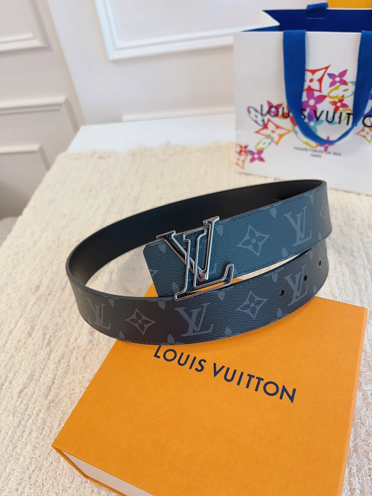 💰480💰Authentic packaging💰 💍Purchase level LV new~⚡️Lvjia France🇫🇷Original leather material⚡️Size 4.0cm⚡️Imported hardware The hardware in the furnace is not what you see in the market iT water-adjusted hardware