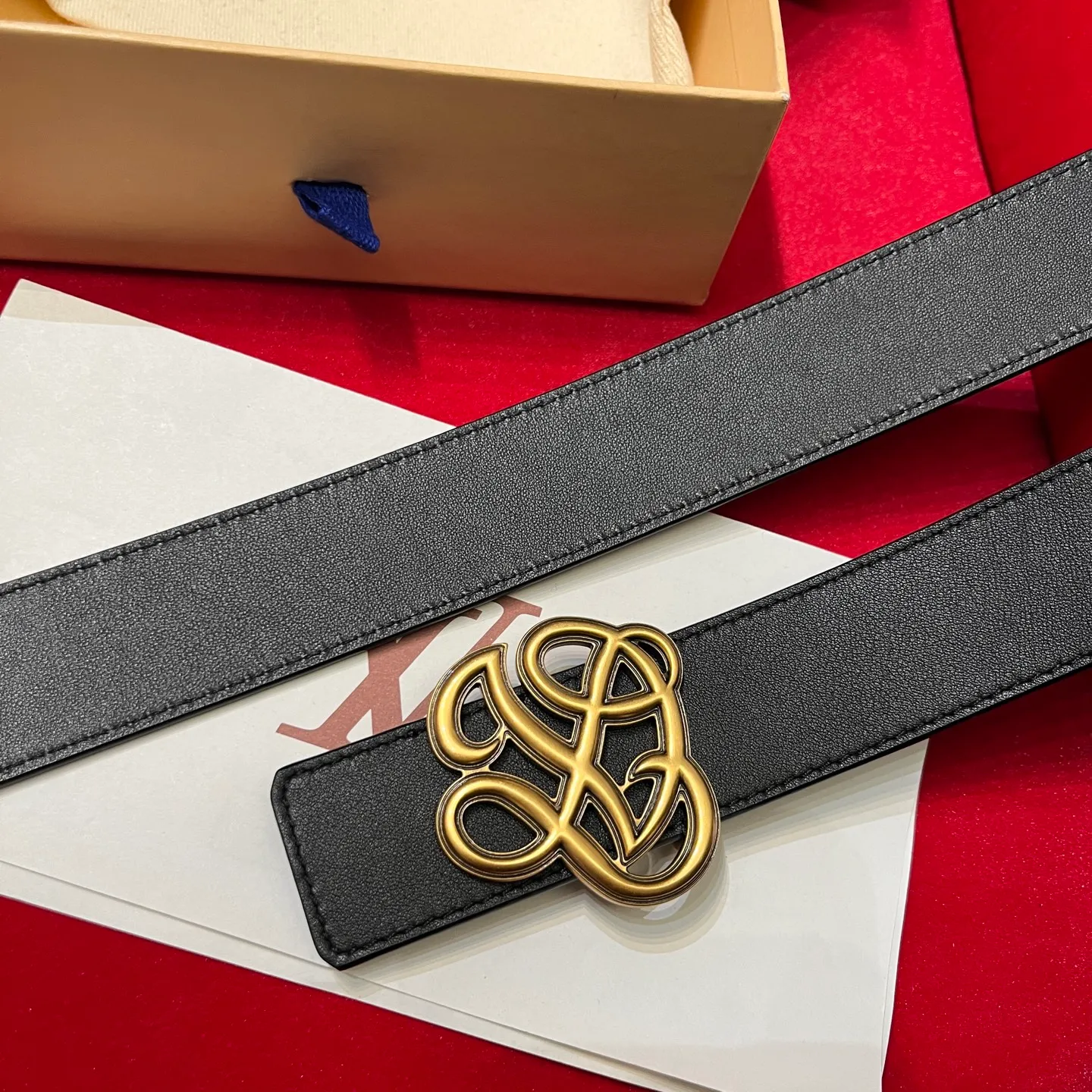 💰560💰Full package💰 💍Purchasing-grade LV⚡️🌹Simple but high-end fashionable✨❗️Donkey brand men’s belt⚡️🌹Width 3.5cm, imported calfskin on both sides, usable on both sides, brand new intricately intertwined exquisite buckles, this is the right choice for those who don’t like exaggerated big logos⚡️🌹