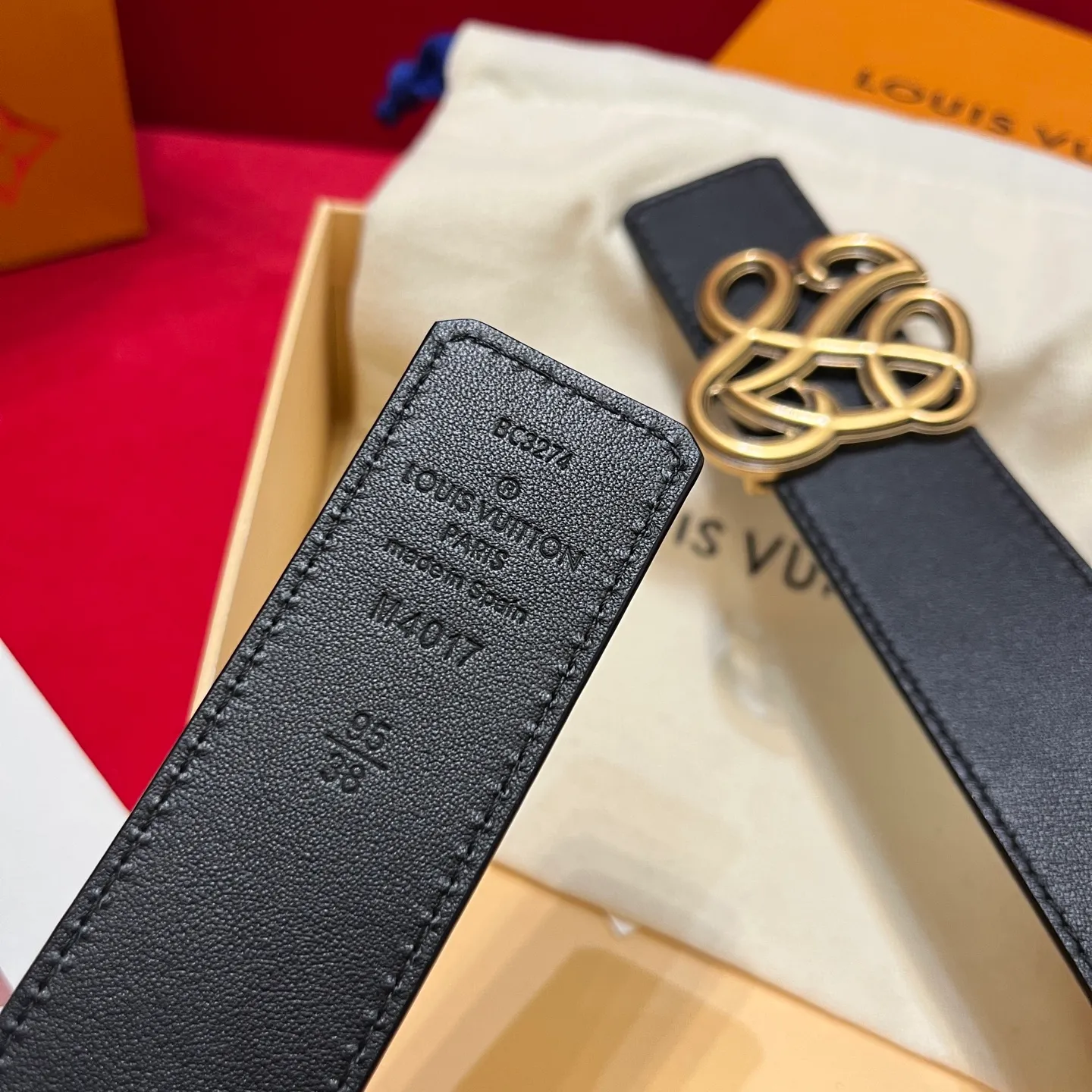 💰560💰Full package💰 💍Purchasing-grade LV⚡️🌹Simple but high-end fashionable✨❗️Donkey brand men’s belt⚡️🌹Width 3.5cm, imported calfskin on both sides, usable on both sides, brand new intricately intertwined exquisite buckles, this is the right choice for those who don’t like exaggerated big logos⚡️🌹