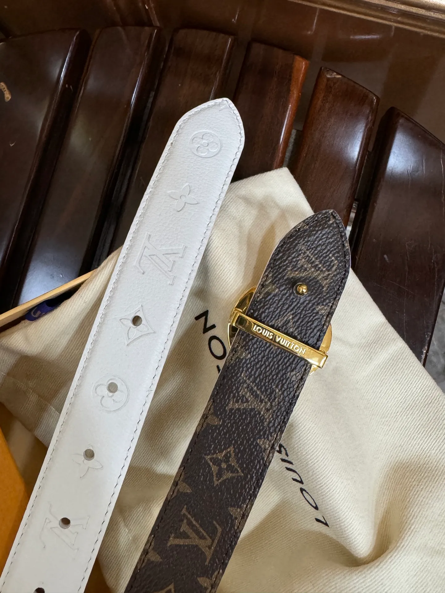 💰480💰Full package💰 💍Purchasing agent level LV women's belt⚡️🌹Width 3.0cm Customized canvas fabric/Imported Italian lychee embossed with pattern effect, ⚡️🌹Stainless steel electroplated thick gold flower-shaped hanging buckle⚡️🌹Double-sided available