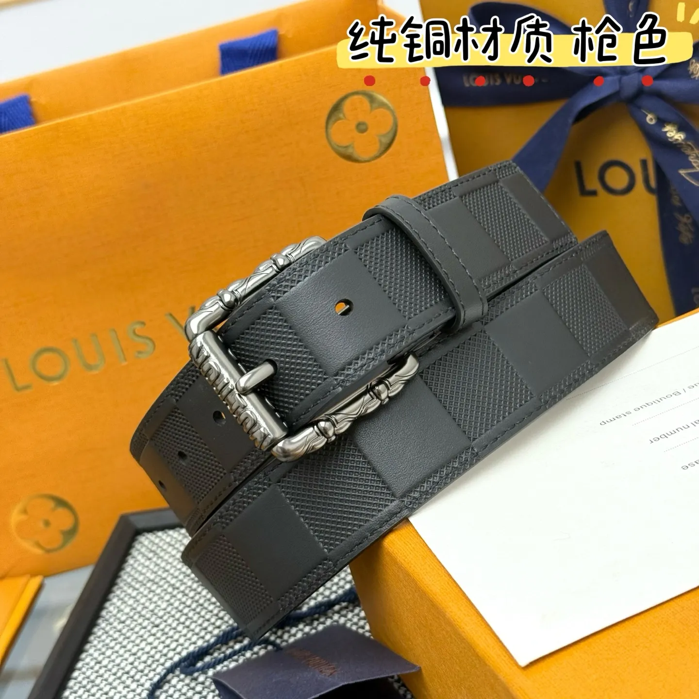 💰520💰Full package💰 💍Purchasing-grade LV⚡️🌹Drift Monogram Surplus belt reinterprets the brand heritage from a youthful perspective and tells the dynamic aesthetics of creative director Pharrell Williams. Monogram coated canvas is dipped in military colors on one side, while the reverse is in plain leather with a subtle pin buckle.