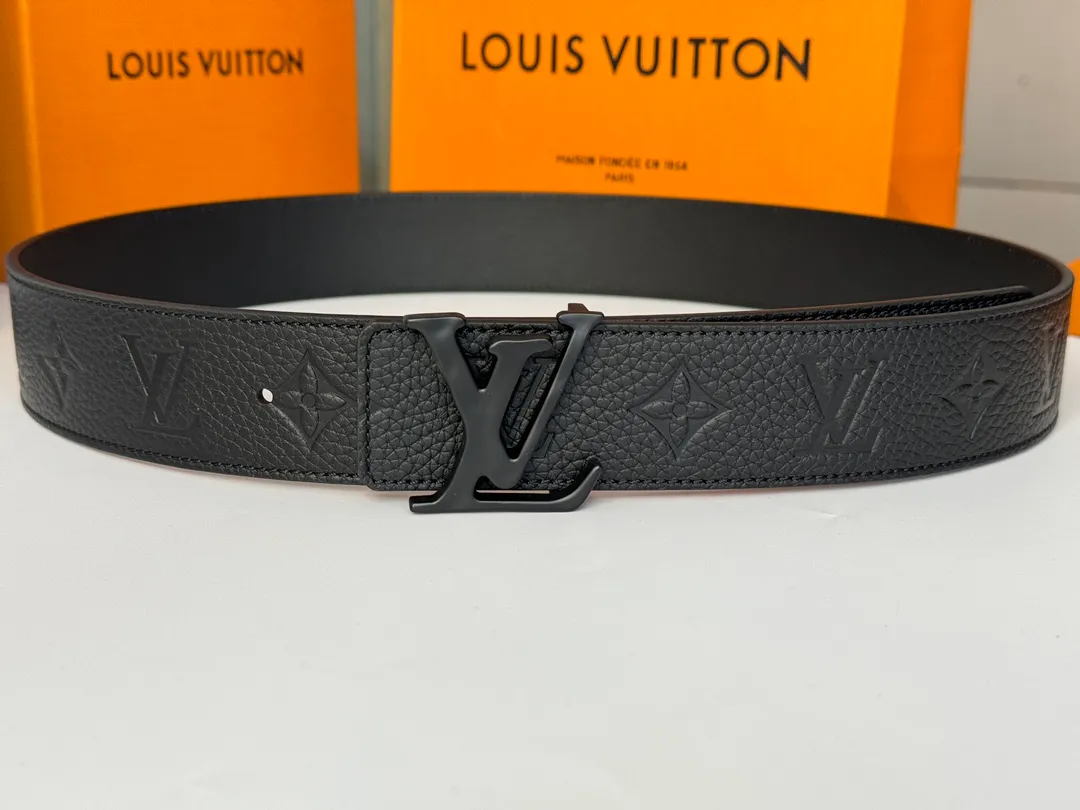 💰480💰Full package💰 💍Purchase level LV Shape MNG ⚡️Climbing double-sided belt draws inspiration from rock climbing⚡️The spray-painted Monogram climbing pattern expresses the rough texture of the rugged rocks. Turn it over to reveal the calm plain color⚡️Width 40 mm