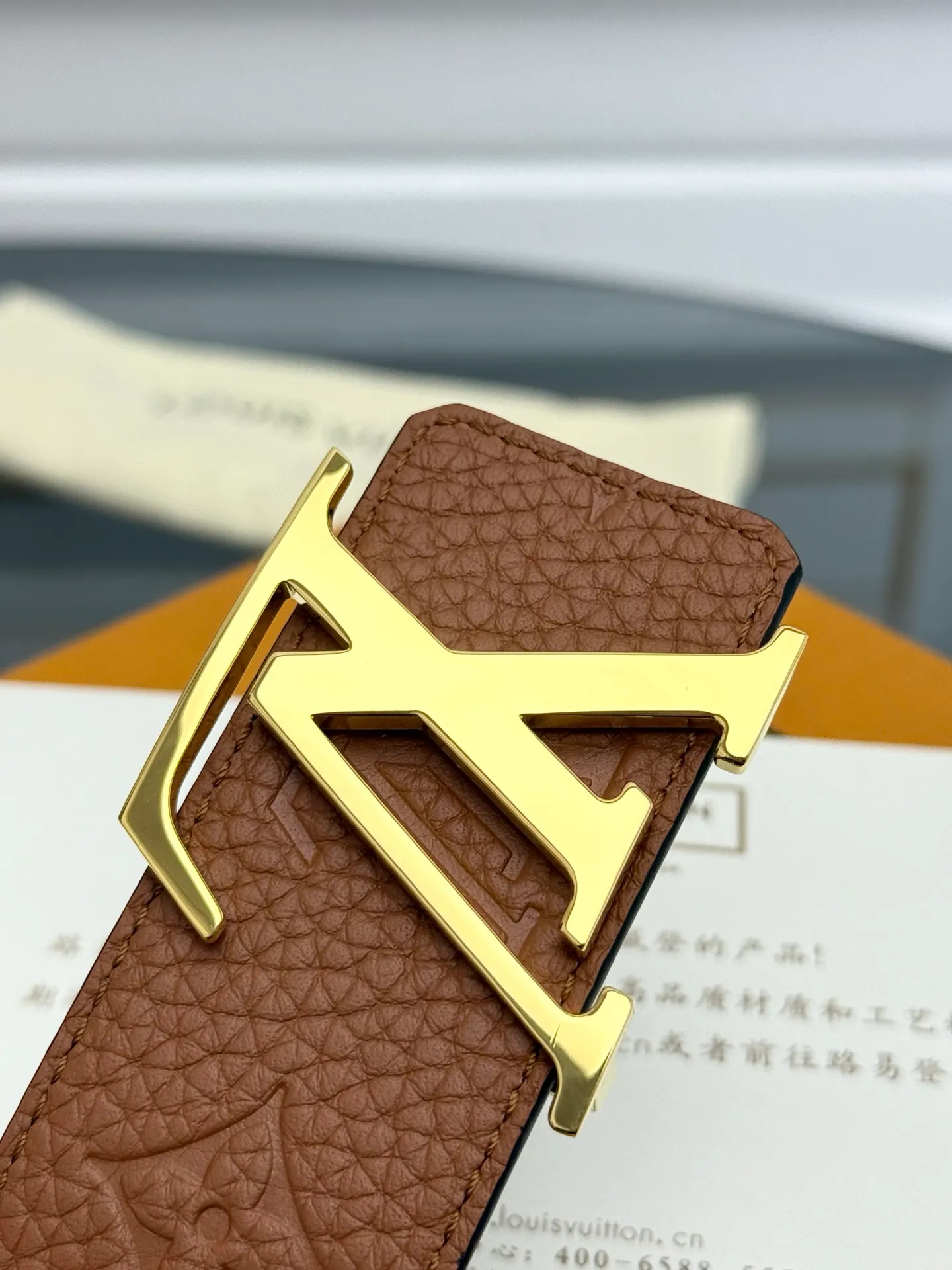 💰520💰Full package💰 💍Purchase level LV⚡️🌹Trendy men's wear New belt L V NEW Width 4cm The belt surface is made of imported Togo pebbles embossed with floral patterns. Pure black original calfskin bottom. Excellent hand feel. Paired with exquisite buckles of the same color as the belt. Multi-color🉑selected. Matches original packaging📦