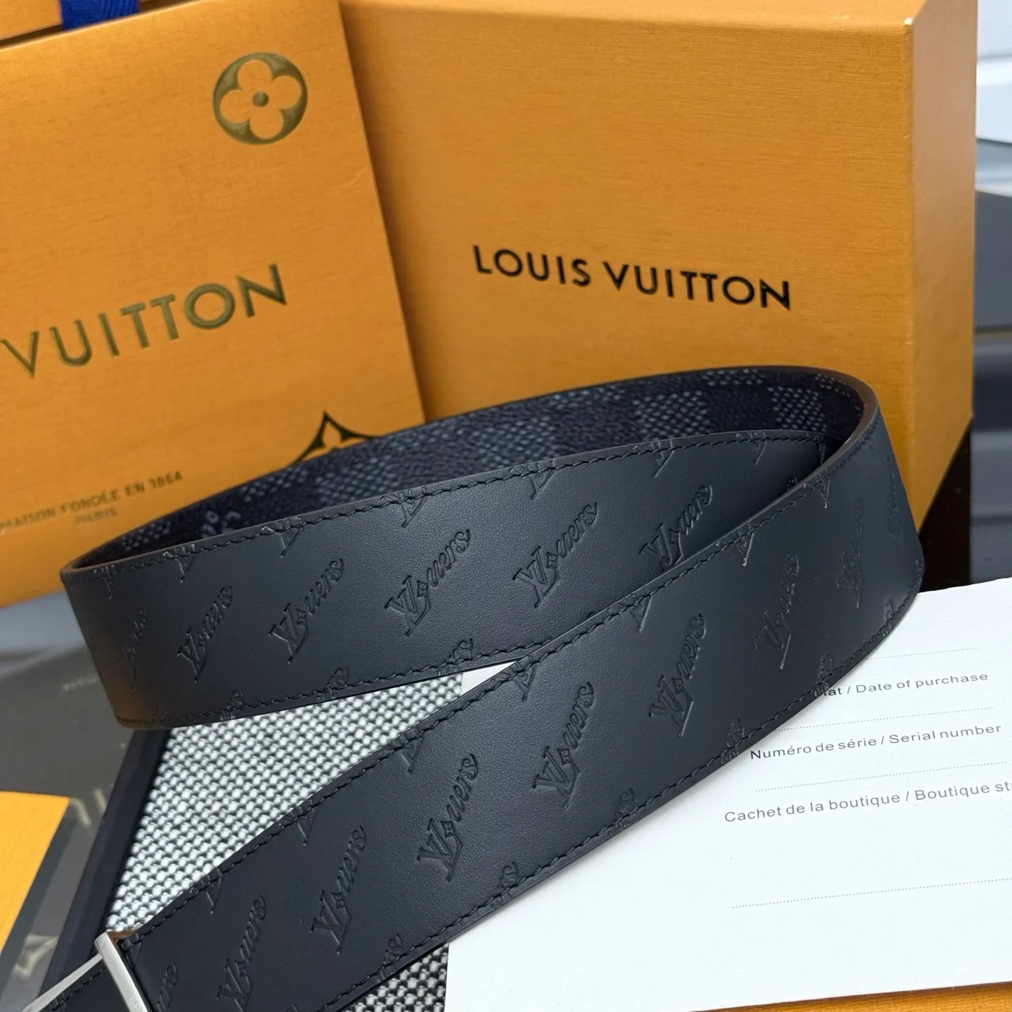 💰480💰Full package💰 💍Purchasing-grade LV⚡️🌹Dimension double-sided belt combines creative heritage with gorgeous street style, highlighting the fashion vision of creative director Pharrell Williams. Monogram canvas covers the outer layer, and the LV Dimension metal buckle shimmers with subtle luster, making it possible to express your personality in various occasions.
