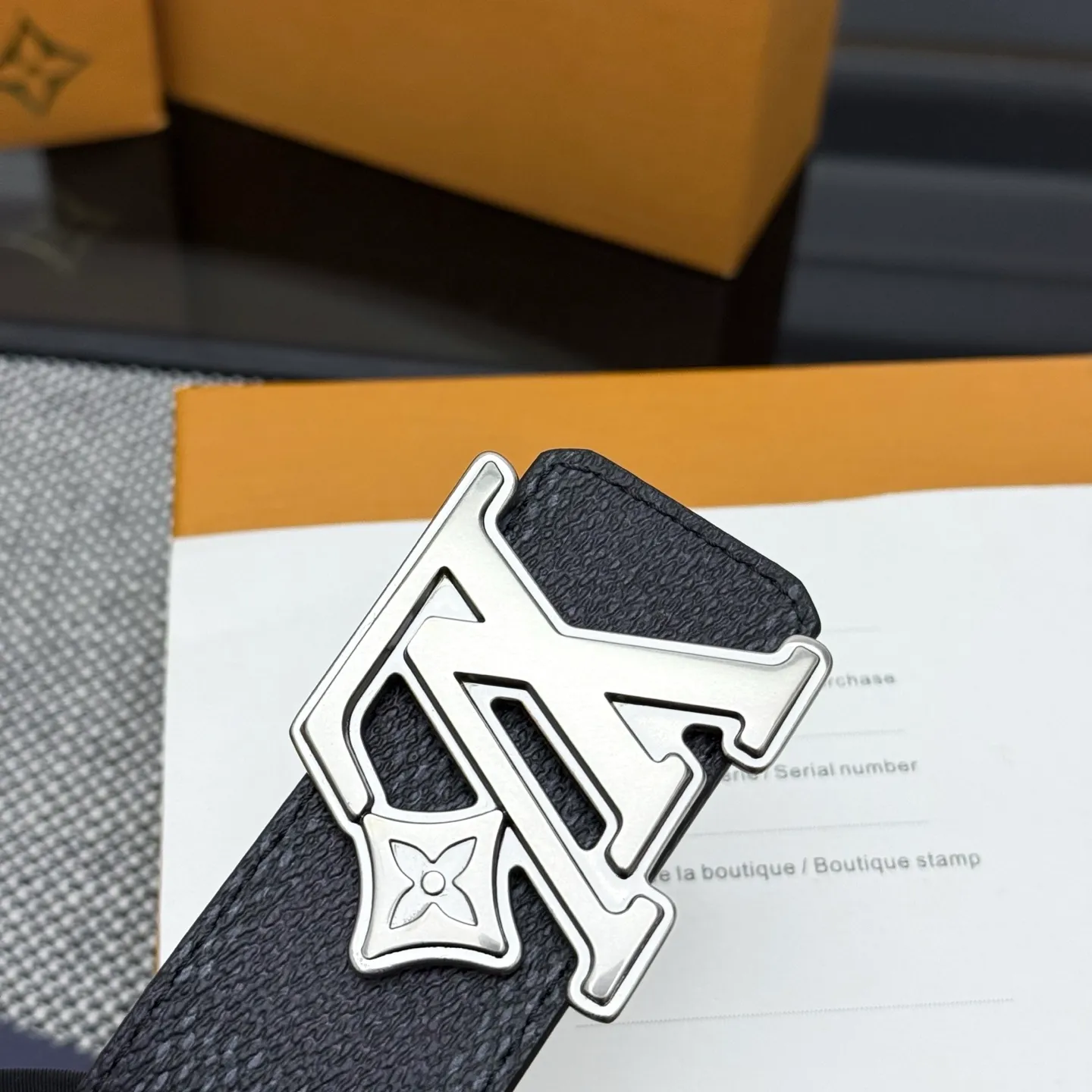 💰480💰Full package💰 💍Purchasing-grade LV⚡️🌹Dimension double-sided belt combines creative heritage with gorgeous street style, highlighting the fashion vision of creative director Pharrell Williams. Monogram canvas covers the outer layer, and the LV Dimension metal buckle shimmers with subtle luster, making it possible to express your personality in various occasions.