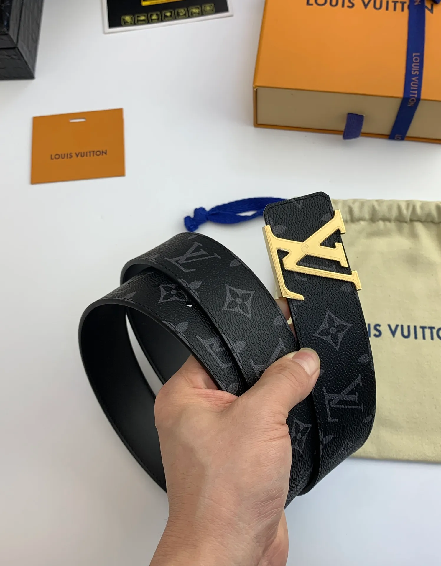 💰480💰Full package💰 💍Purchase-grade LV classic black presbyopic canvas belt, 40 mm wide, with new high-quality steel buckle, perfect match for business clothing. Timeless classic, zero difference from the original product