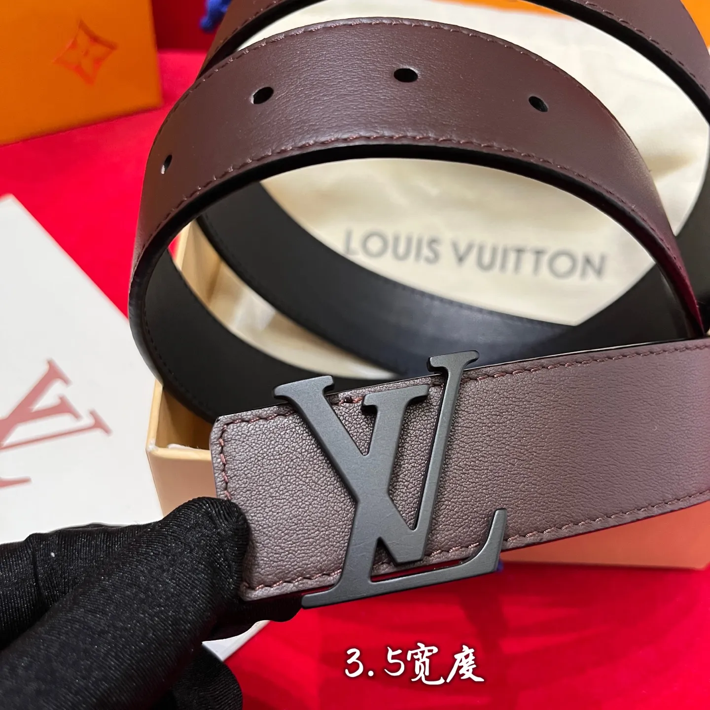 💰560💰Full package💰 💍Purchasing-grade LV⚡️🌹Simple but high-end fashionable✨❗️Donkey brand men’s belt⚡️🌹Width 3.5cm, imported calfskin on both sides, usable on both sides, brand new intricately intertwined exquisite buckles, this is the right choice for those who don’t like exaggerated big logos⚡️🌹