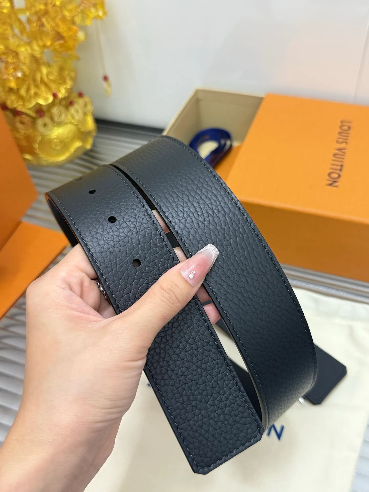 ✅Width: 𝟰.𝟬𝗰𝗺 ❑ Louis Vuitton can be used on both sides. Original imported lychee calfskin/plain + high-quality pure copper hardware buckle💰480
