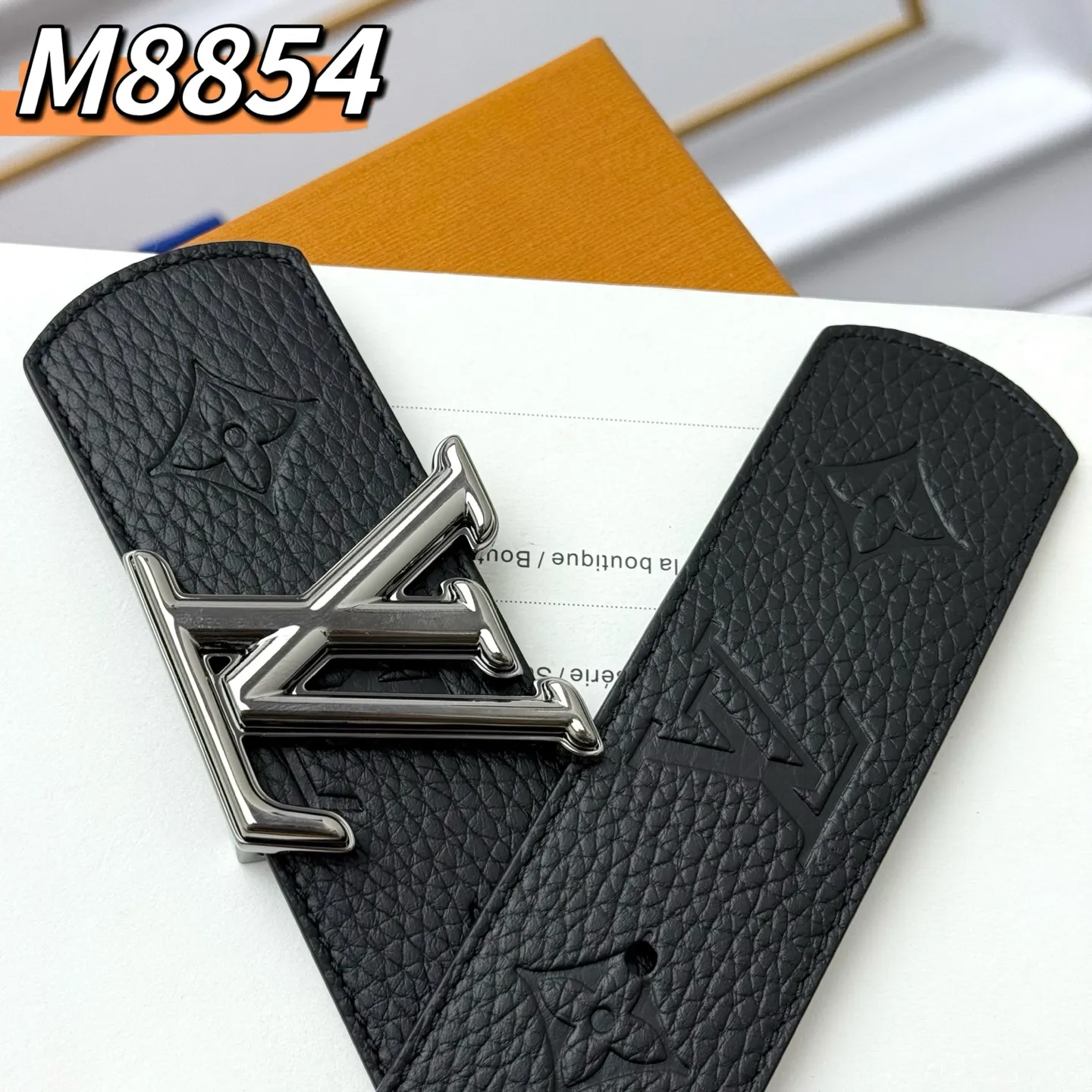 💰520💰Full package💰 💍Purchase level ⚡️M8854 LV Shadow belt has Monogram Shadow⚡️The classic style of leather and the restrained style of plain leather⚡️Then enamel stripes are painted on the LV buckle, refreshing the men's wardrobe with a modern touch⚡️Width 4.0cm