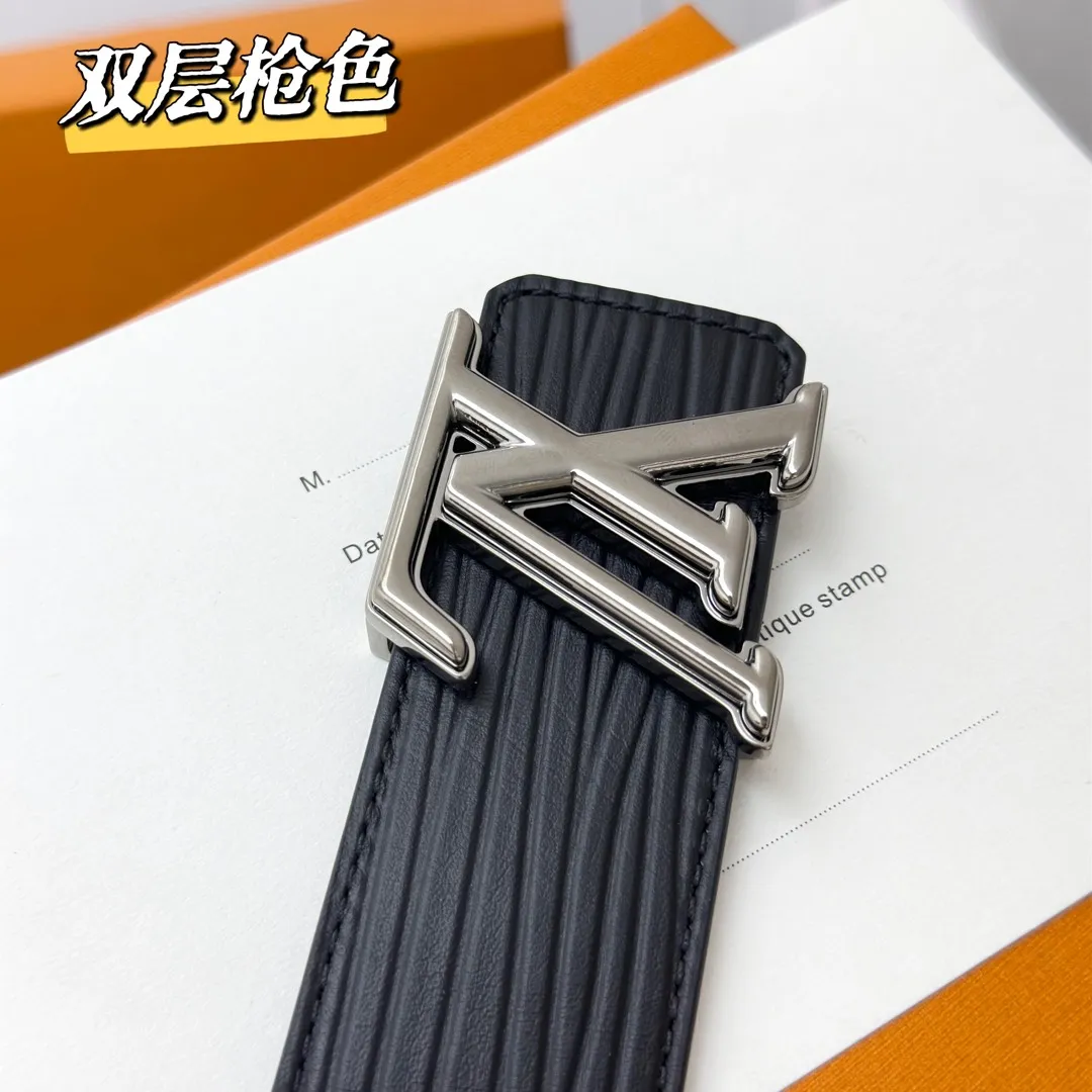 💰480💰Full package💰 💍Purchasing-grade LV Dimension double-sided belt combines creative heritage with gorgeous street style, highlighting the fashion vision of creative director Pharrell Williams. Monogram canvas covers the outer layer, and the LV Dimension metal buckle shimmers with subtle luster, making it possible to express your personality in various occasions.