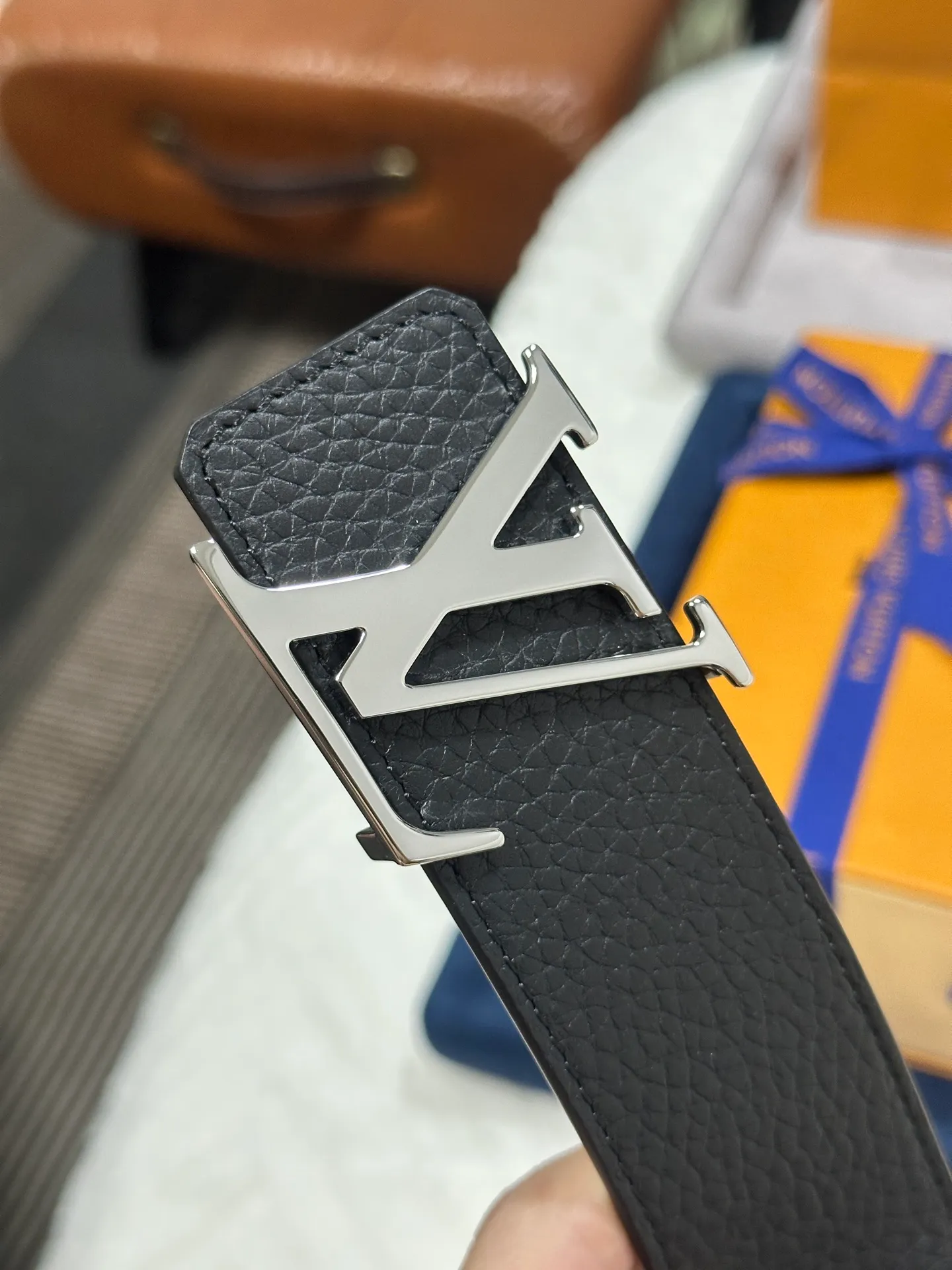 💰480💰Full set of packaging💰 💍Purchase grade LV Louis Vuitton M9151 Double-sided use Big Lychee Togo Width 4.0cm Premium LV hanging buckle