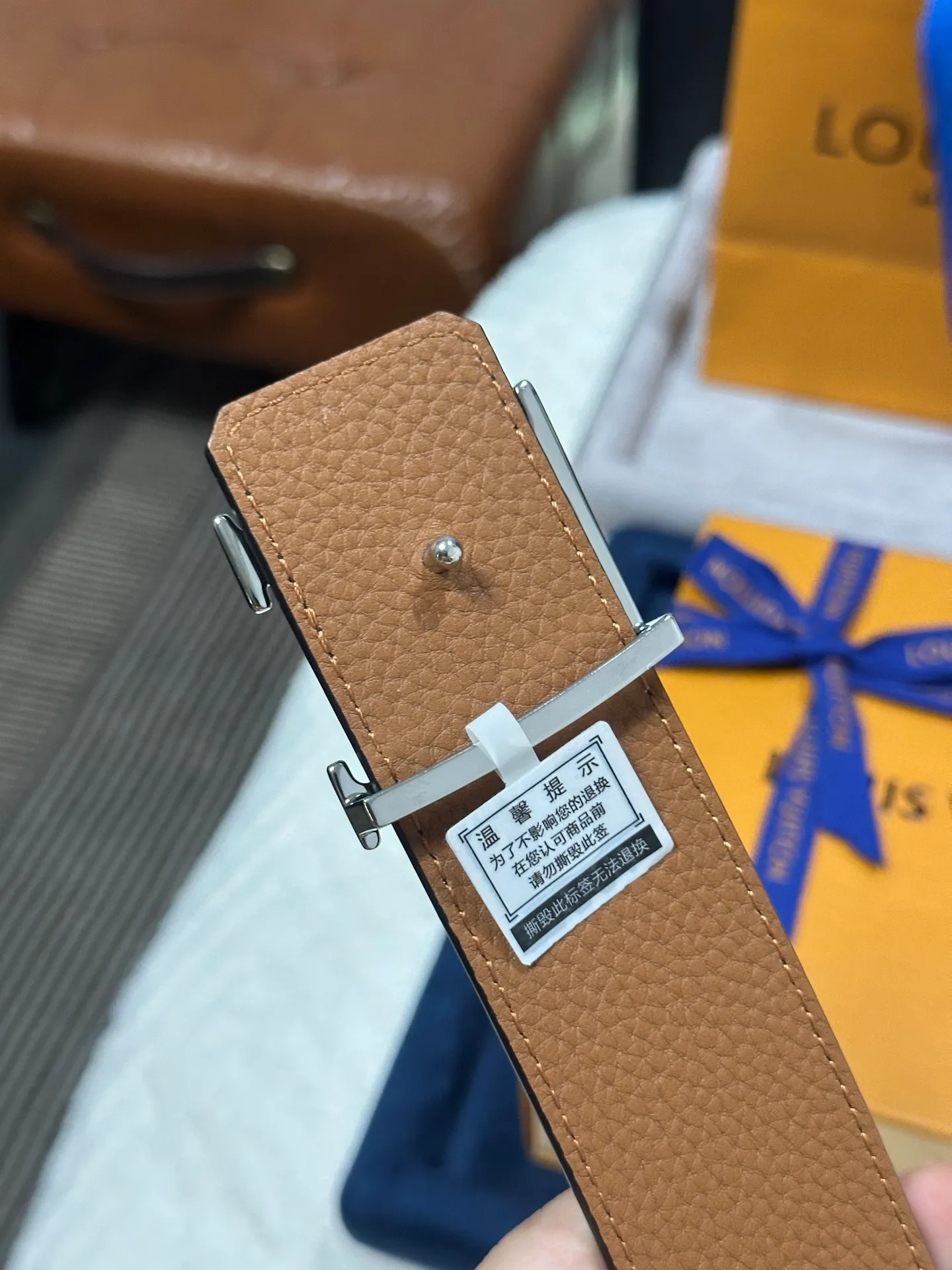 💰480💰Full set of packaging💰 💍Purchase grade LV Louis Vuitton M9151 Double-sided use Big Lychee Togo Width 4.0cm Premium LV hanging buckle