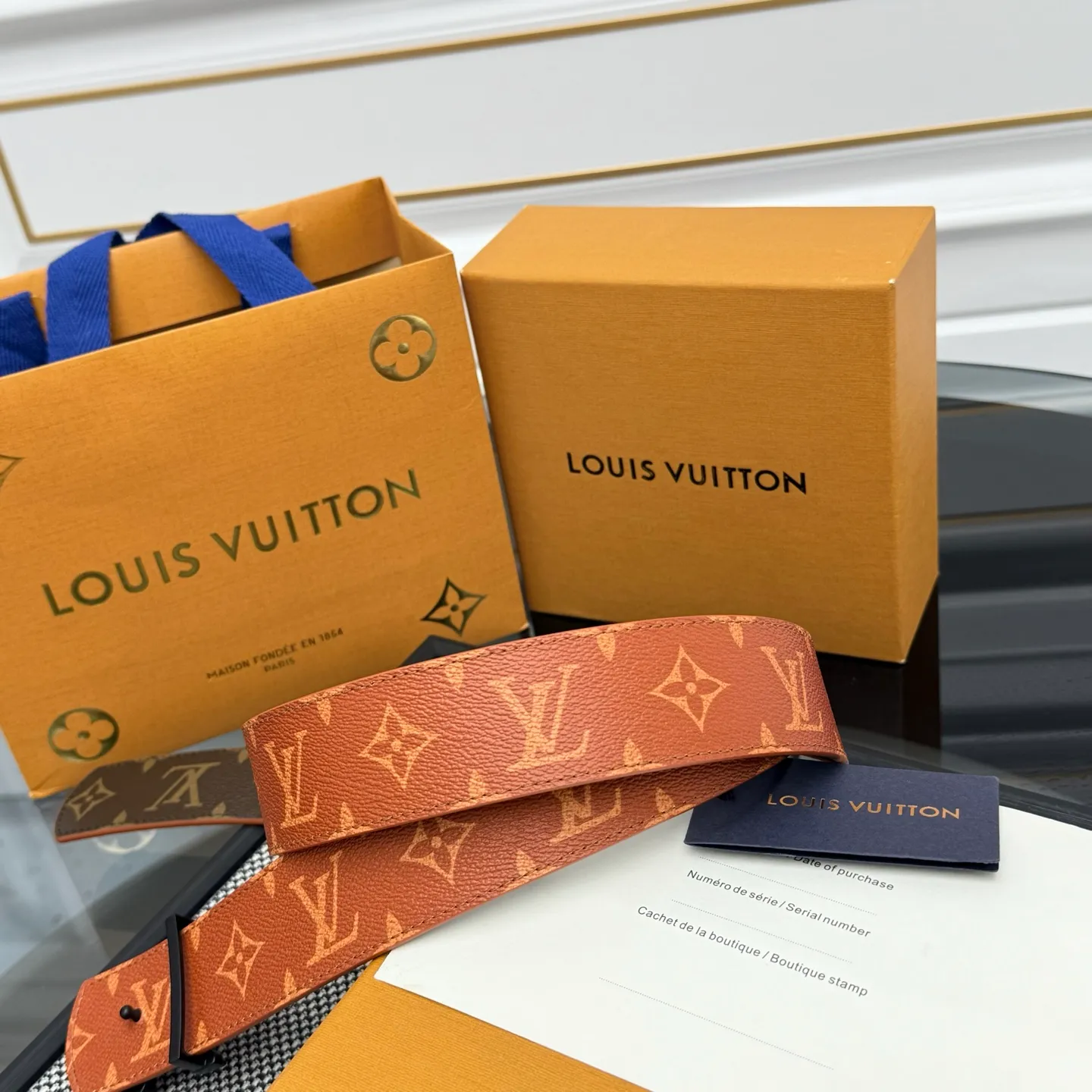 💰440💰Full package💰 💍Purchasing-grade LV Dimension⚡️🌹Double-sided belt combines creative heritage with gorgeous street style, highlighting the fashion vision of creative director Pharrell Williams. Monogram canvas covers the outer layer, and the LV Dimension metal buckle shimmers with subtle luster, making it possible to express your personality in various occasions.
