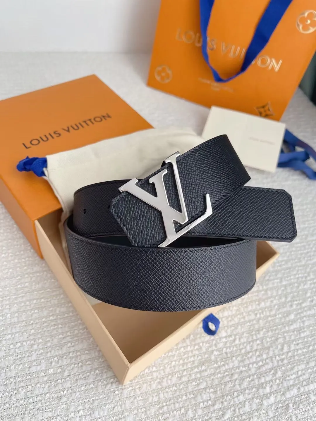 💰480💰Full package💰 💍Purchase level L0UIS VUITT0N (LV)⚡️🌹Men's counter quality palm print belt, width 4.0cm, equipped with stainless steel letter buckle, buckle head can be matched as you like ~ double-sided calfskin design, soft leather, delicate and comfortable feel