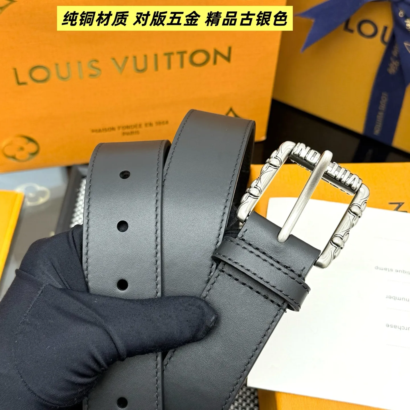 💰520💰Full package💰 💍Purchasing-grade LV⚡️🌹Drift Monogram Surplus belt reinterprets the brand heritage from a youthful perspective and tells the dynamic aesthetics of creative director Pharrell Williams. Monogram coated canvas is dipped in military colors on one side, while the reverse is in plain leather with a subtle pin buckle.