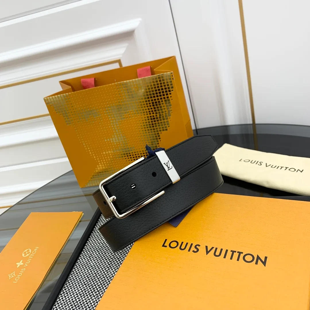 💰520💰Full package💰 💍Purchase grade LV 2024 model This Taurillon belt is designed with LV logo metal ring, suitable for calm and low-key men. Classic design, width 3.5cm
