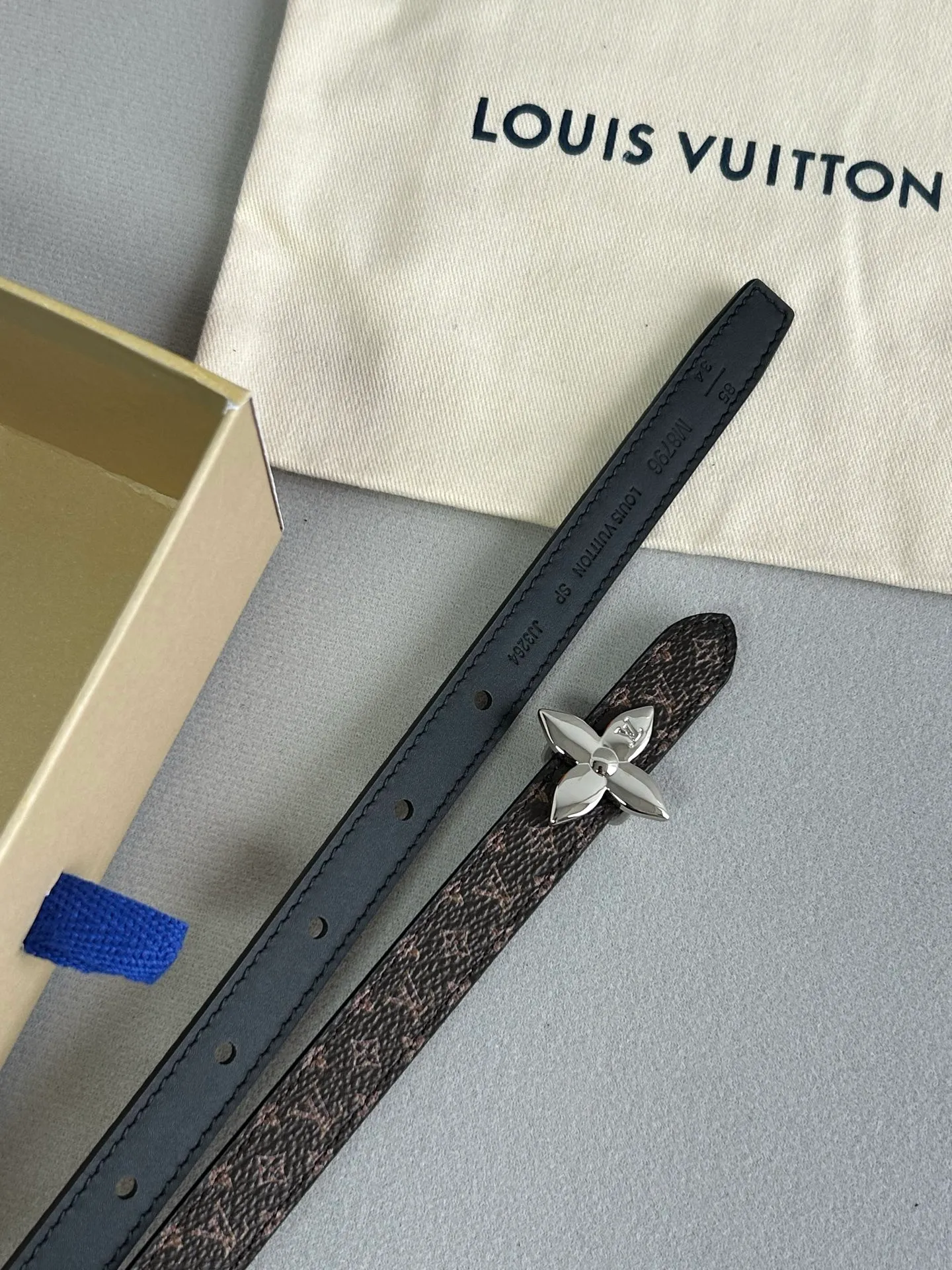 💰440💰Full package💰 💍Purchase grade LV Louis Vuitton⚡️🌹1.5cm double-sided belt, counter quality, double-sided use. Pure copper hardware buckle. Accessories loved by the brand’s brilliant classic designs