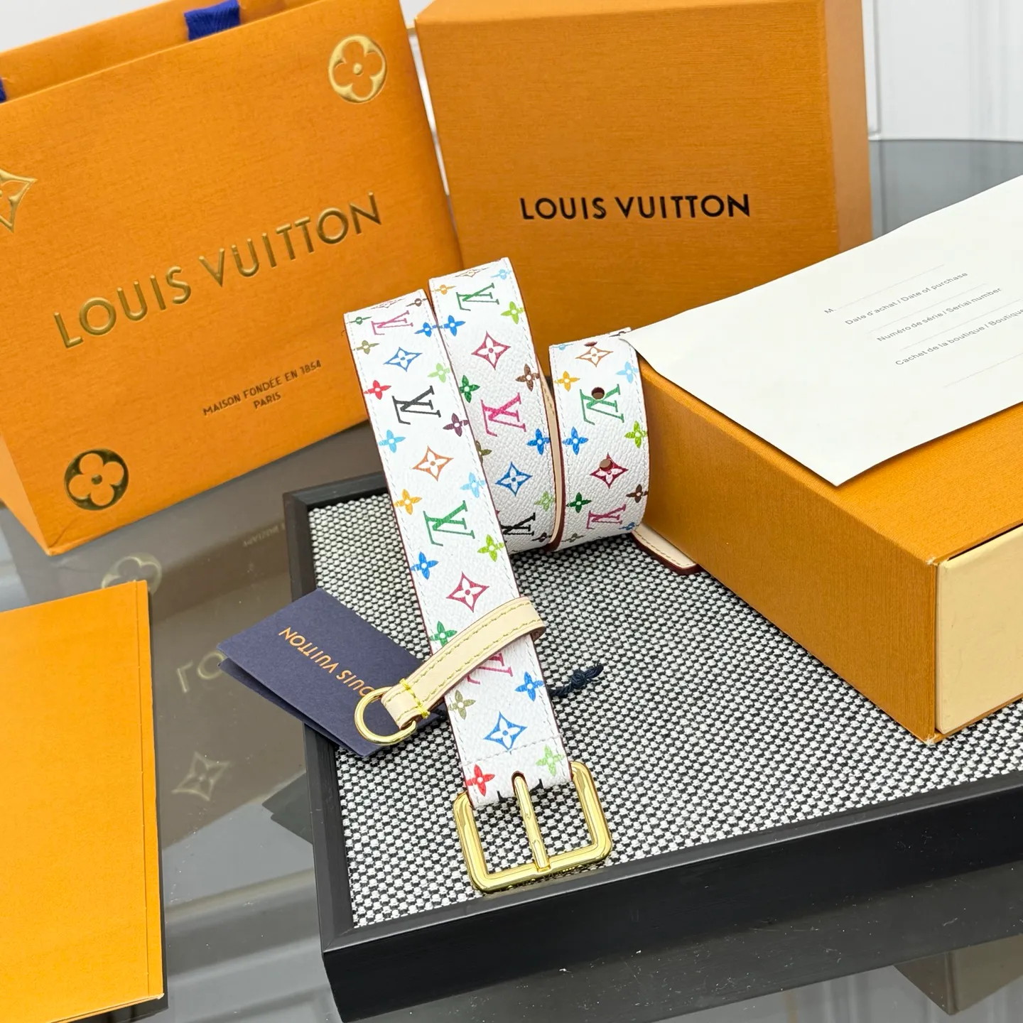 💰520💰Full package💰 💍Purchasing-grade Takashi Murakami three-color LV belt, a new interpretation of the classic Monogram pattern, and colorful color matching to create a fashion spark. The exquisite metal buckle is eye-catching, with different widths of 3.0cm and 2.0cm, suitable for various styles. Whether it is a casual outing or a formal occasion, it can show your taste with a unique style and easily become the center of attention.