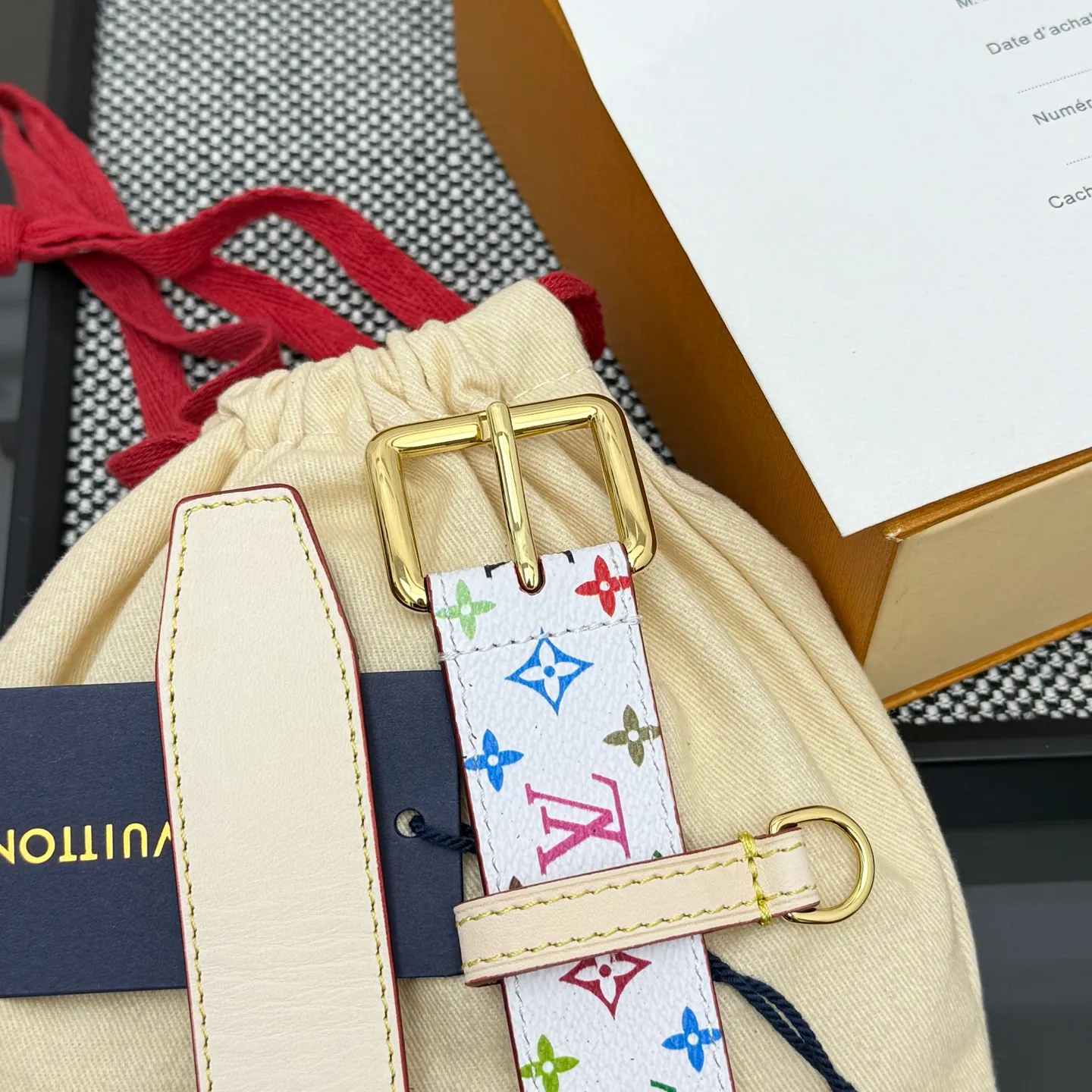💰520💰Full package💰 💍Purchasing-grade Takashi Murakami three-color LV belt, a new interpretation of the classic Monogram pattern, and colorful color matching to create a fashion spark. The exquisite metal buckle is eye-catching, with different widths of 3.0cm and 2.0cm, suitable for various styles. Whether it is a casual outing or a formal occasion, it can show your taste with a unique style and easily become the center of attention.
