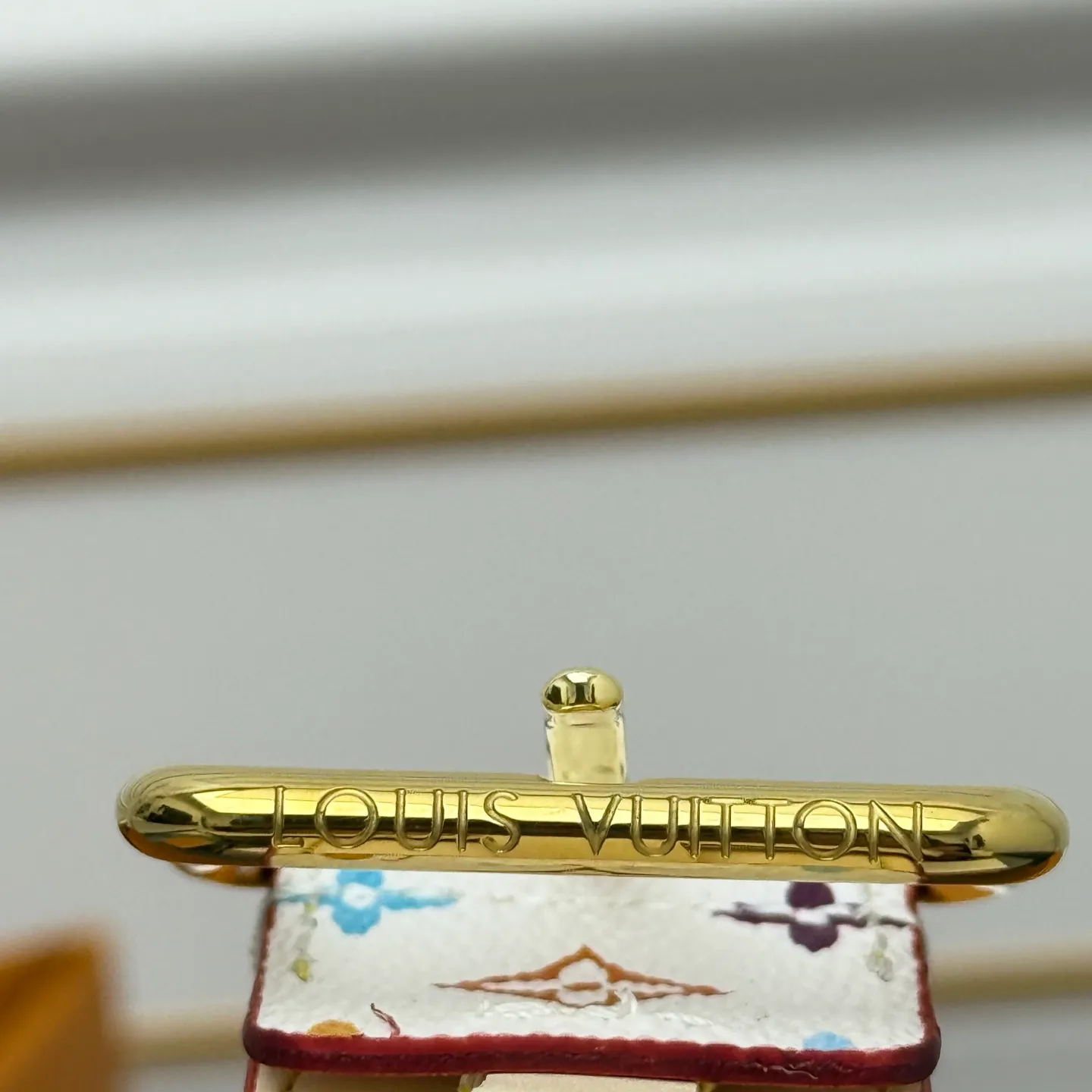 💰520💰Full package💰 💍Purchasing-grade Takashi Murakami three-color LV belt, a new interpretation of the classic Monogram pattern, and colorful color matching to create a fashion spark. The exquisite metal buckle is eye-catching, with different widths of 3.0cm and 2.0cm, suitable for various styles. Whether it is a casual outing or a formal occasion, it can show your taste with a unique style and easily become the center of attention.