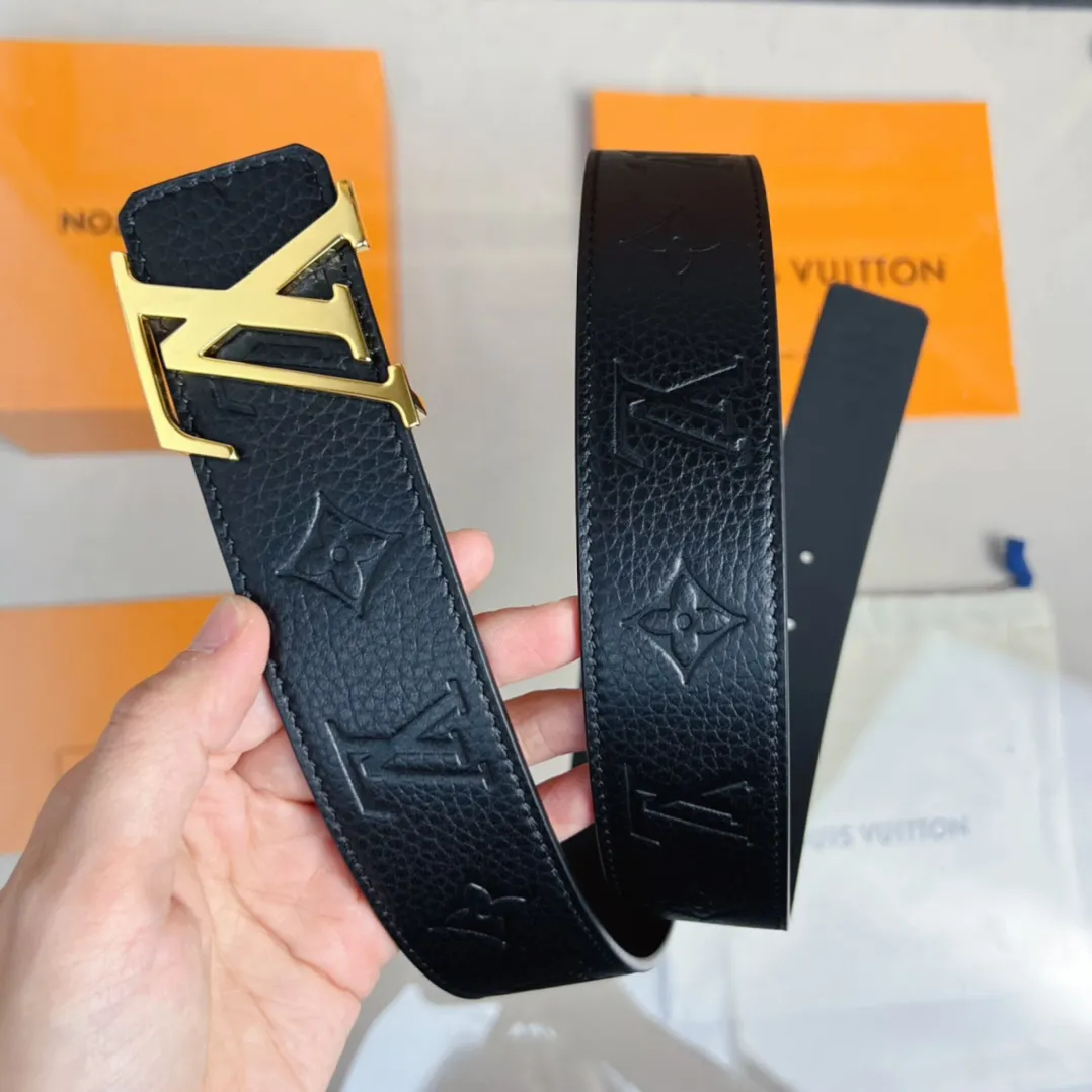💰480💰Full package💰 💍Purchasing-grade LV M0424 latest model from the counter. This belt is specially tailored for overseas purchasing agents. The upper body is absolutely versatile and stylish! This is not an ordinary product in the market! High-definition details show you the true quality. Wear body 4.0cm