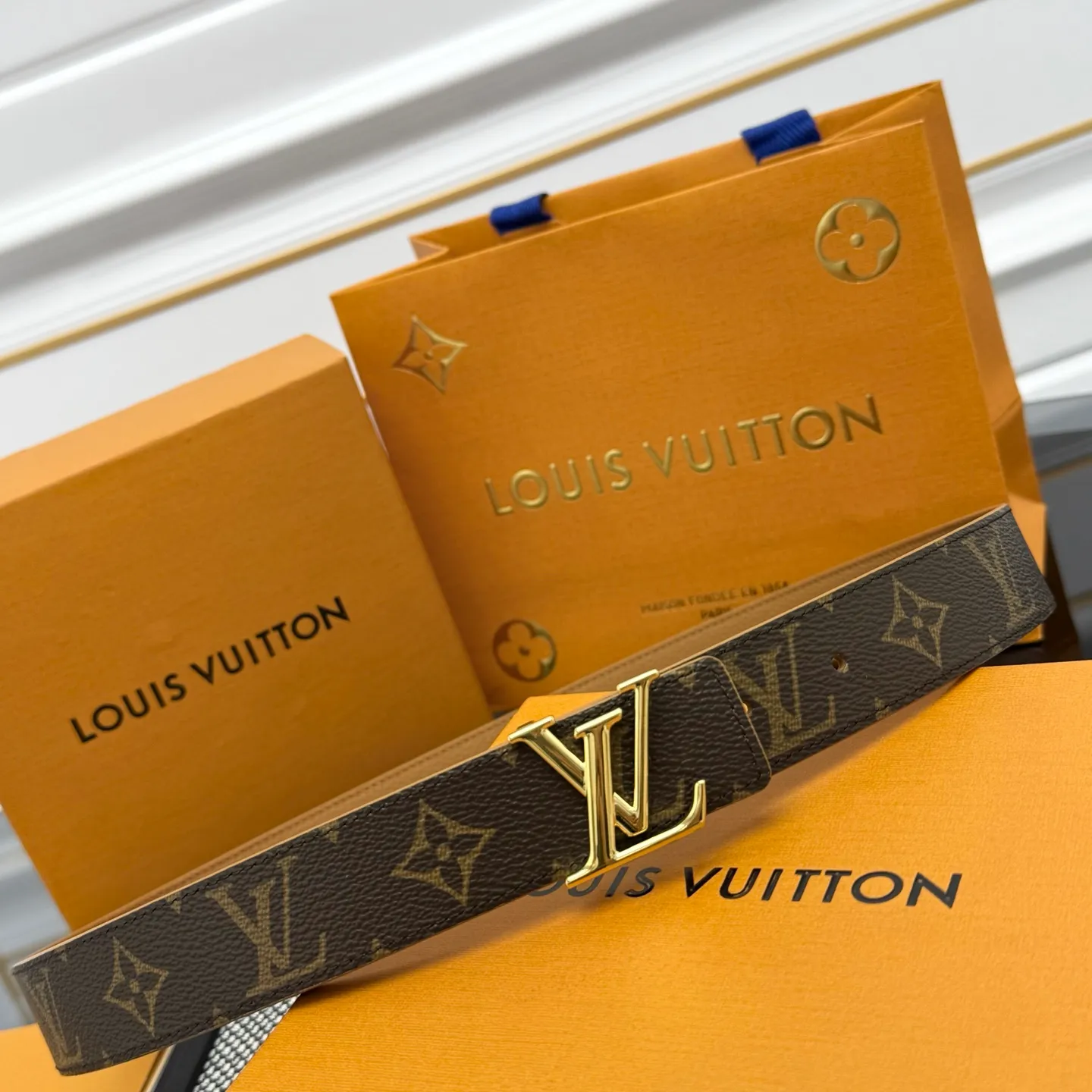 💰440💰Full package💰 💍Purchase level This style of LV Initiales⚡️Double-sided belt achieves two styles with a classic appearance⚡️Monogram canvas conveys leisure and comfort⚡️Grained cow leather reveals elegant style, matched with LV Initiales buckle⚡️Width 3.0cm