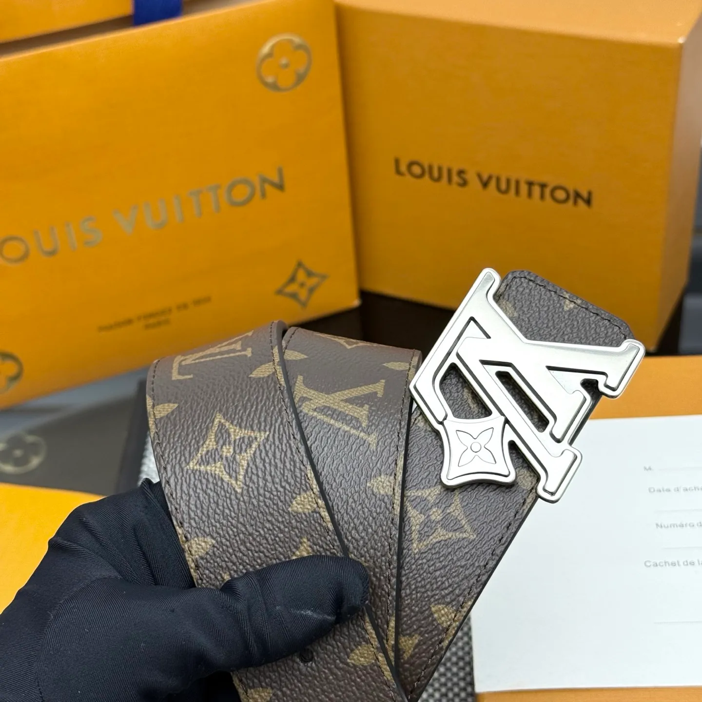 💰480💰Full package💰 💍Purchasing-grade LV⚡️🌹Dimension double-sided belt combines creative heritage with gorgeous street style, highlighting the fashion vision of creative director Pharrell Williams. Monogram canvas covers the outer layer, and the LV Dimension metal buckle shimmers with subtle luster, making it possible to express your personality in various occasions.